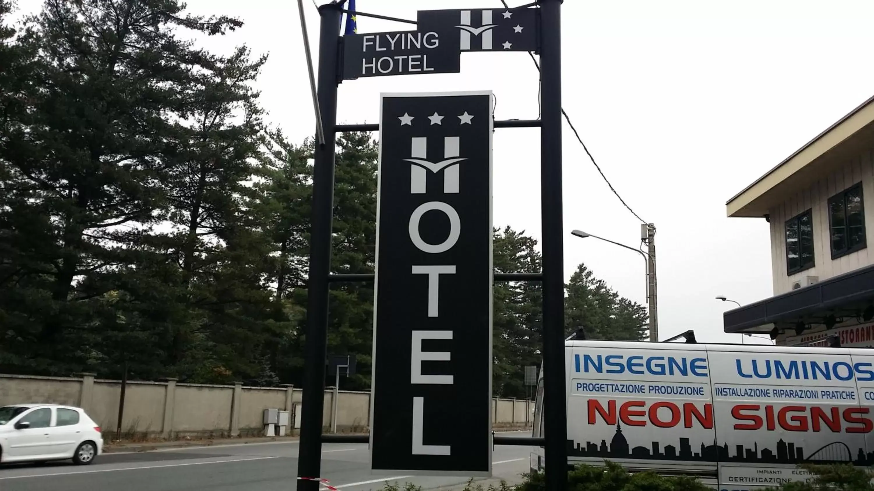Facade/entrance, Property Logo/Sign in Flying Hotel