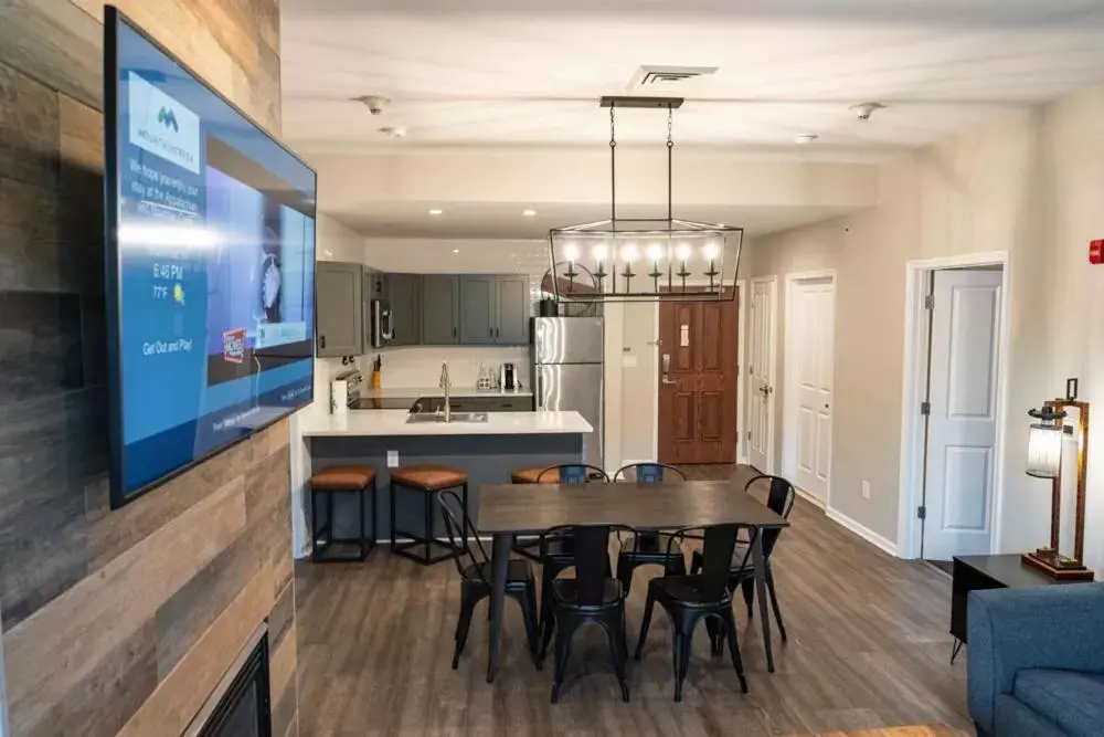 Kitchen or kitchenette, Dining Area in The Appalachian at Mountain Creek