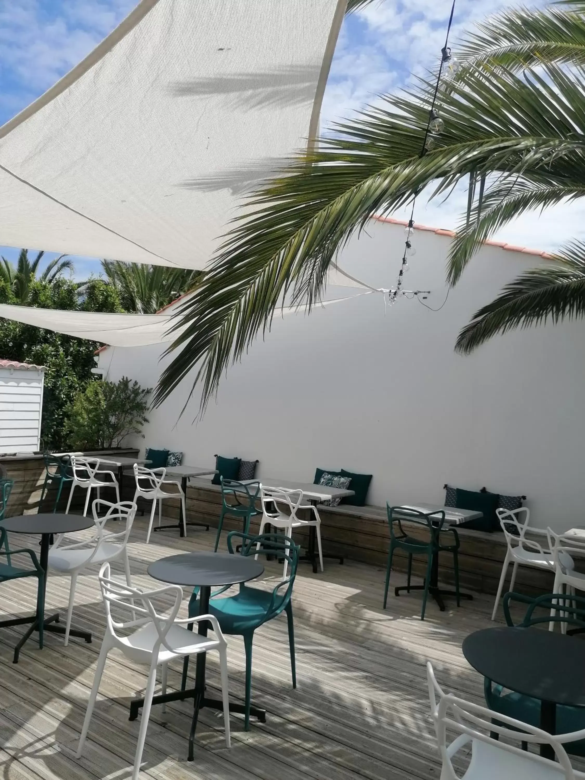 Patio, Restaurant/Places to Eat in Hôtel Ancre Marine & Spa Thalgo ***