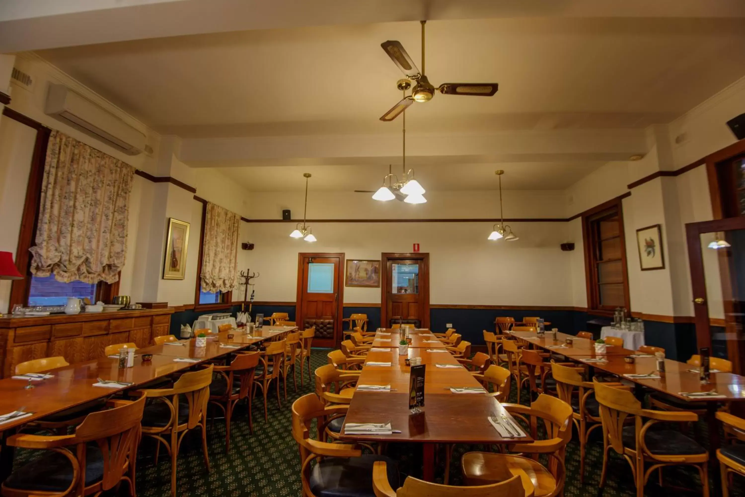 Food and drinks, Restaurant/Places to Eat in The Tamworth Hotel