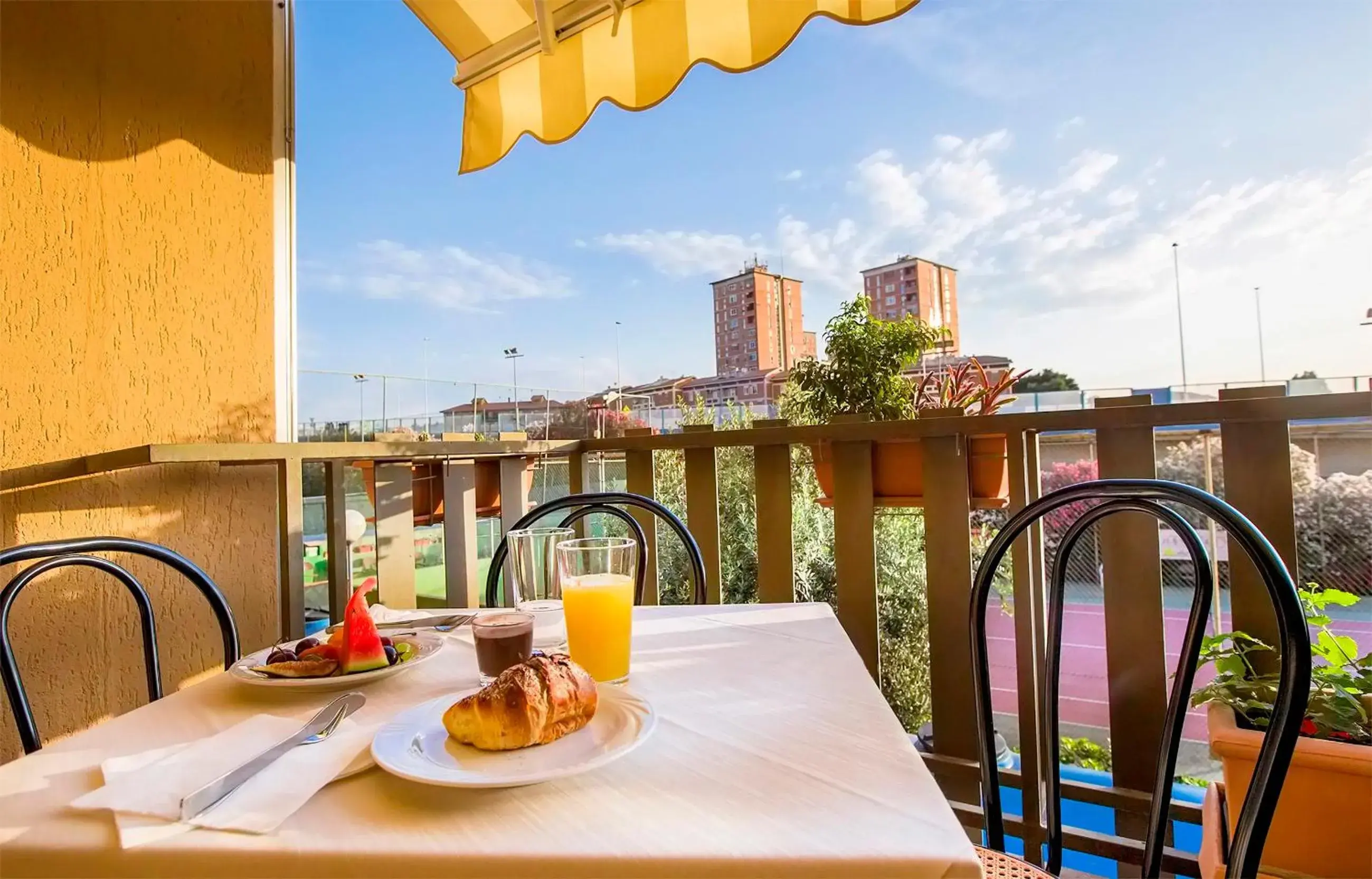 Food close-up, Balcony/Terrace in Hotel Residence Ulivi E Palme