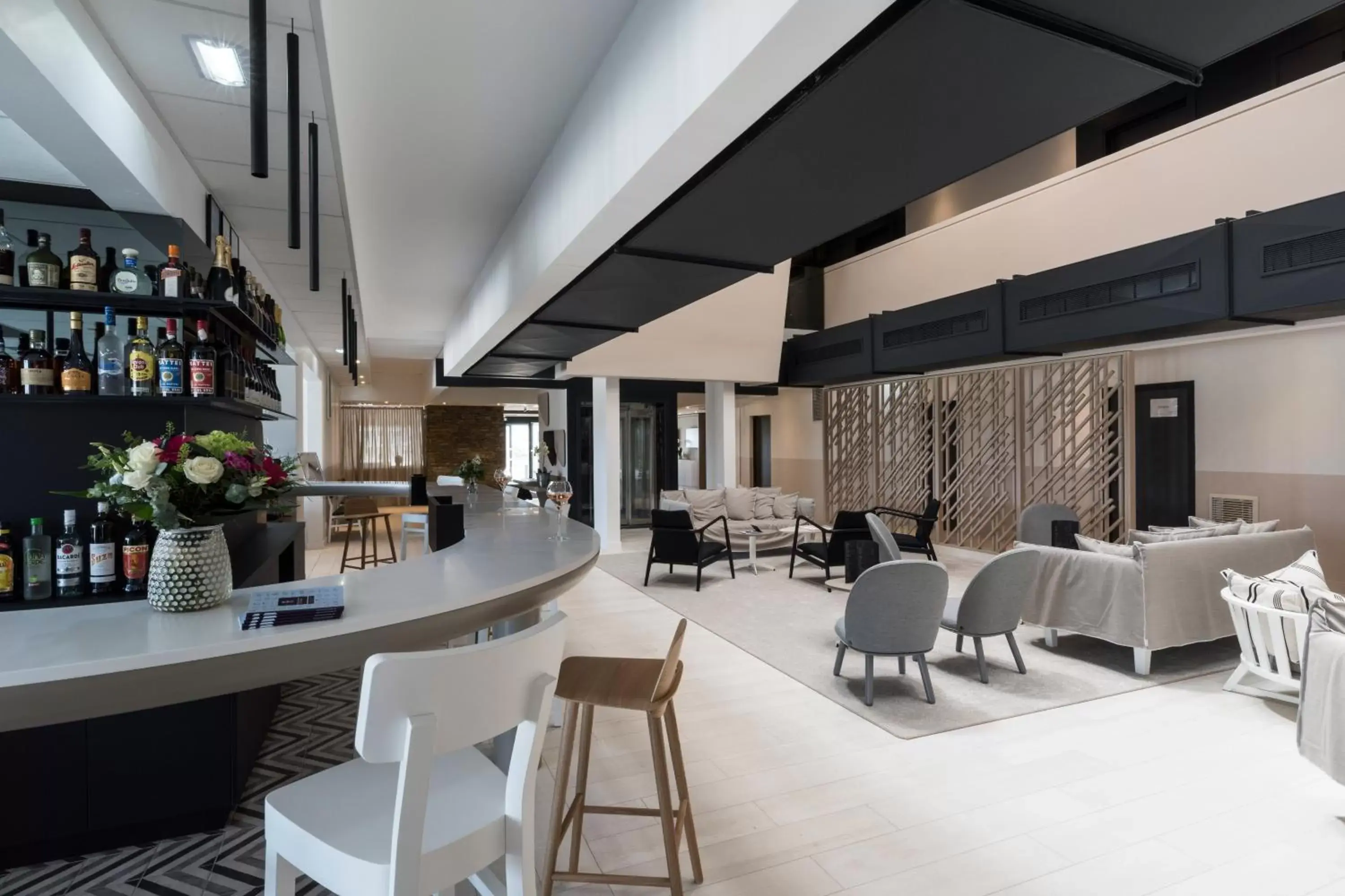 Lobby or reception, Lounge/Bar in Mercure Hotel & Spa Bastia Biguglia