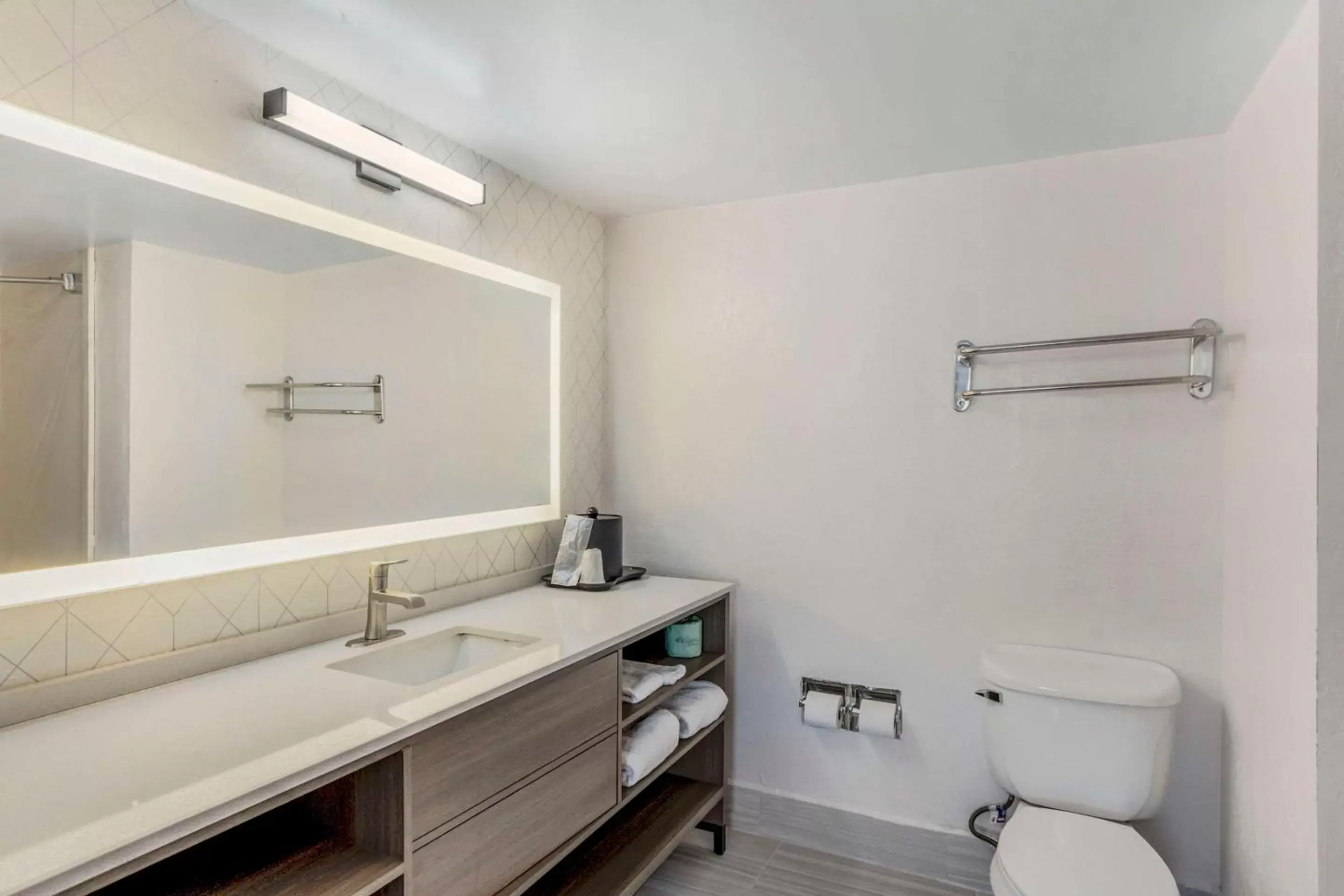Bedroom, Bathroom in Comfort Inn & Suites Voorhees - Mt Laurel