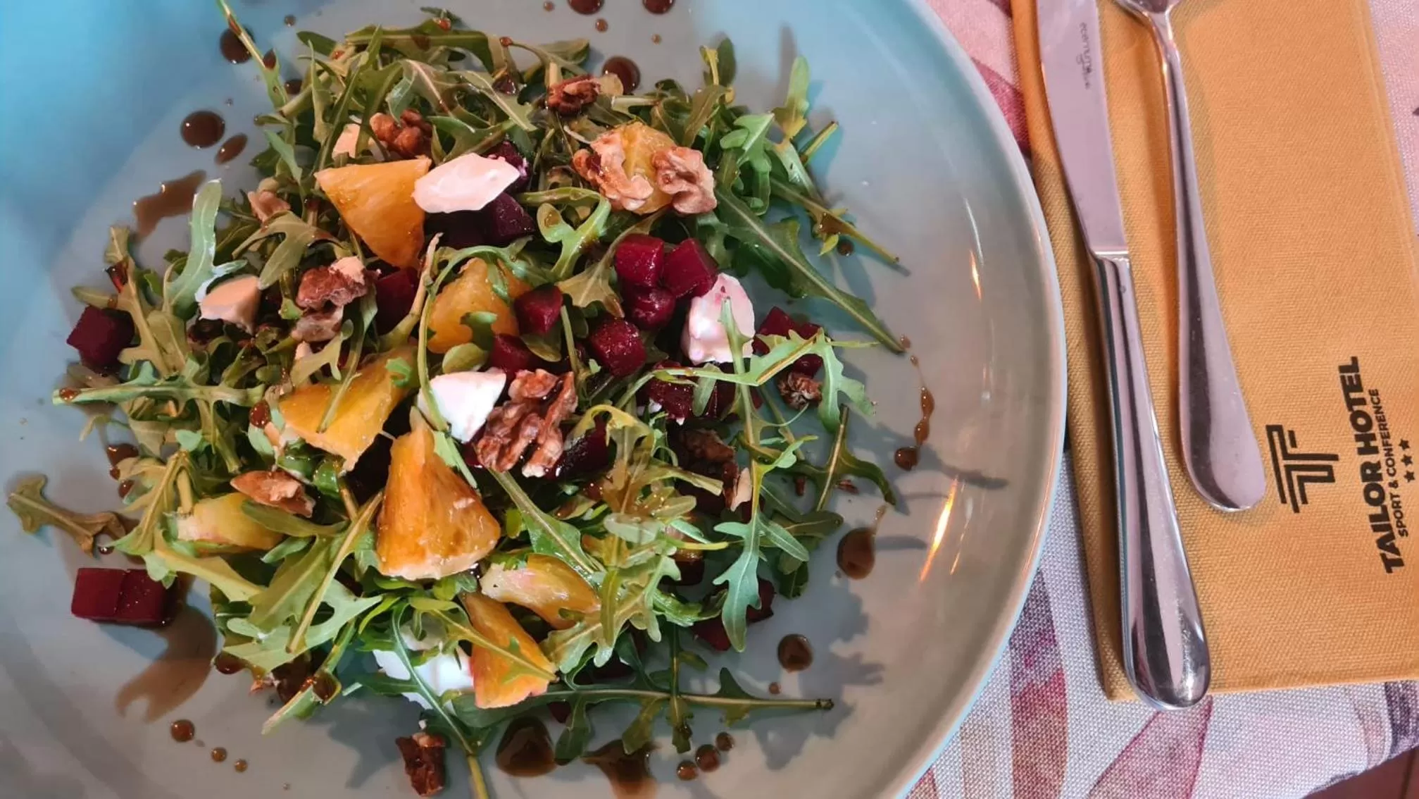 Restaurant/places to eat in Tailor Hotel Sport & Conference