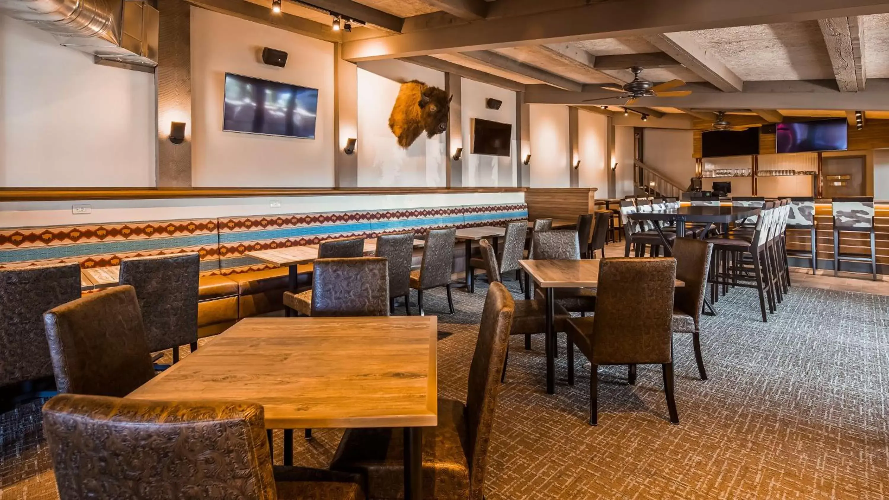 Lounge or bar, Restaurant/Places to Eat in Best Western Outlaw Inn