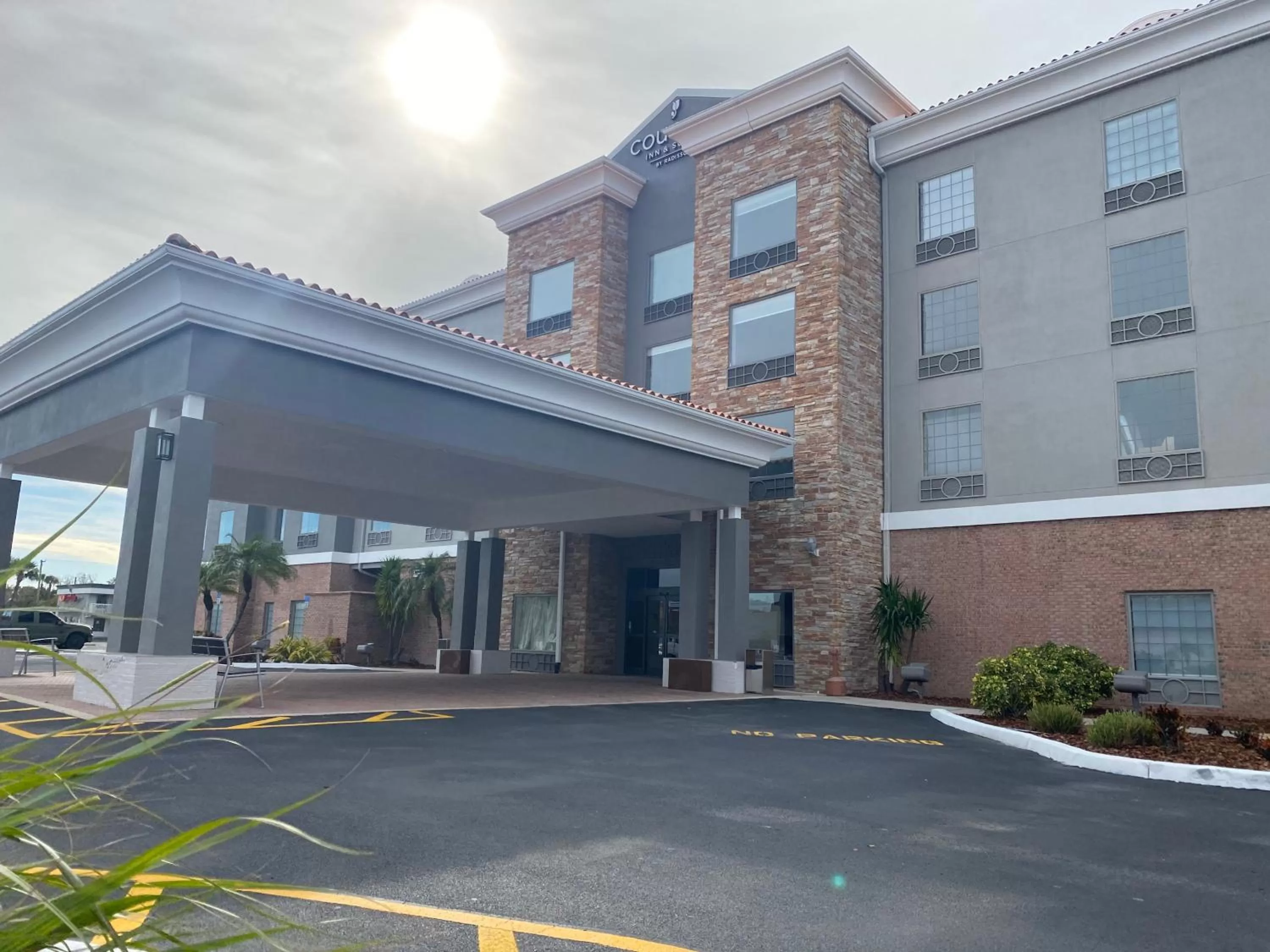 Property building in Country Inn & Suites by Radisson, RJ Stadium - Tampa Airport East