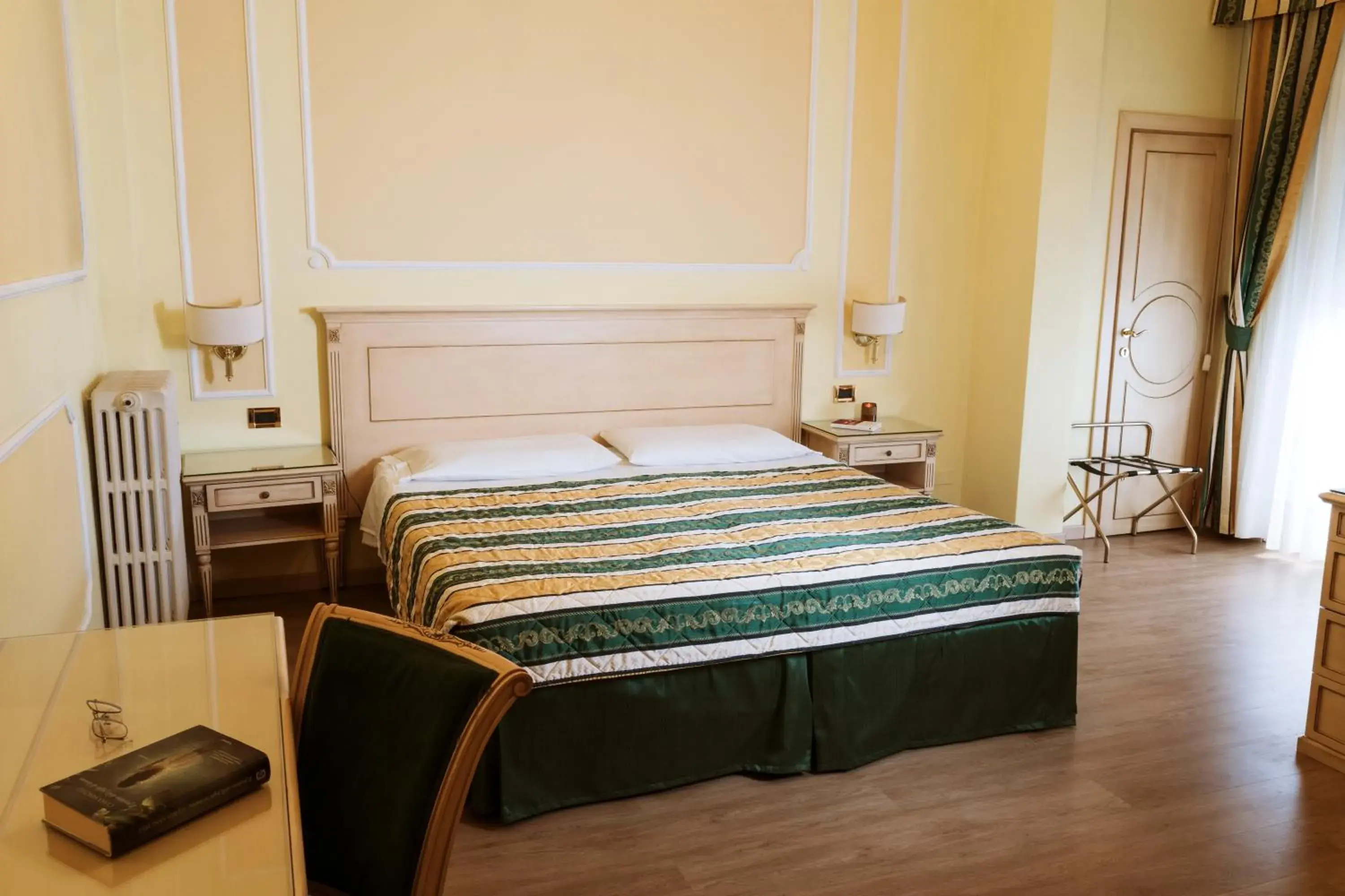 Bedroom, Bed in Hotel Terme Salus