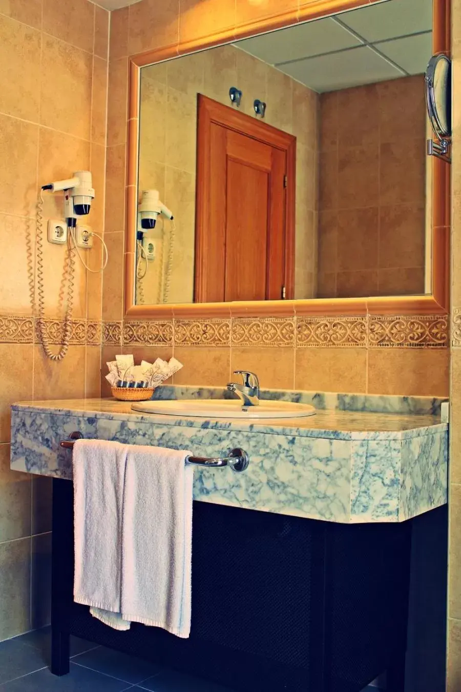Bathroom in Hotel Equo Aranjuez