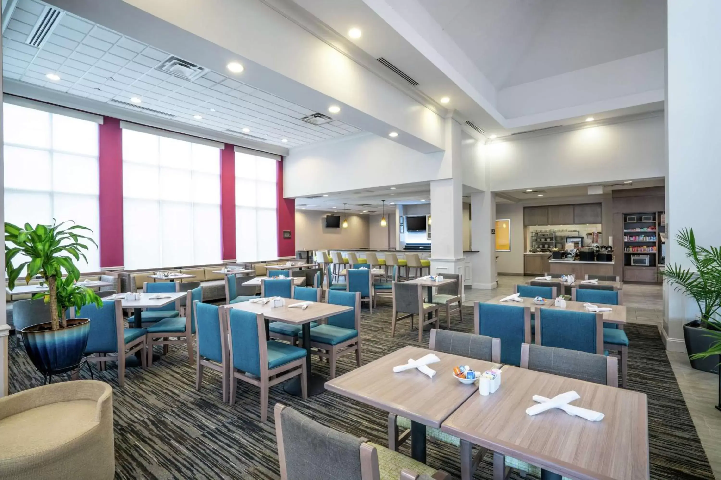 Restaurant/Places to Eat in Hilton Garden Inn Richmond Airport