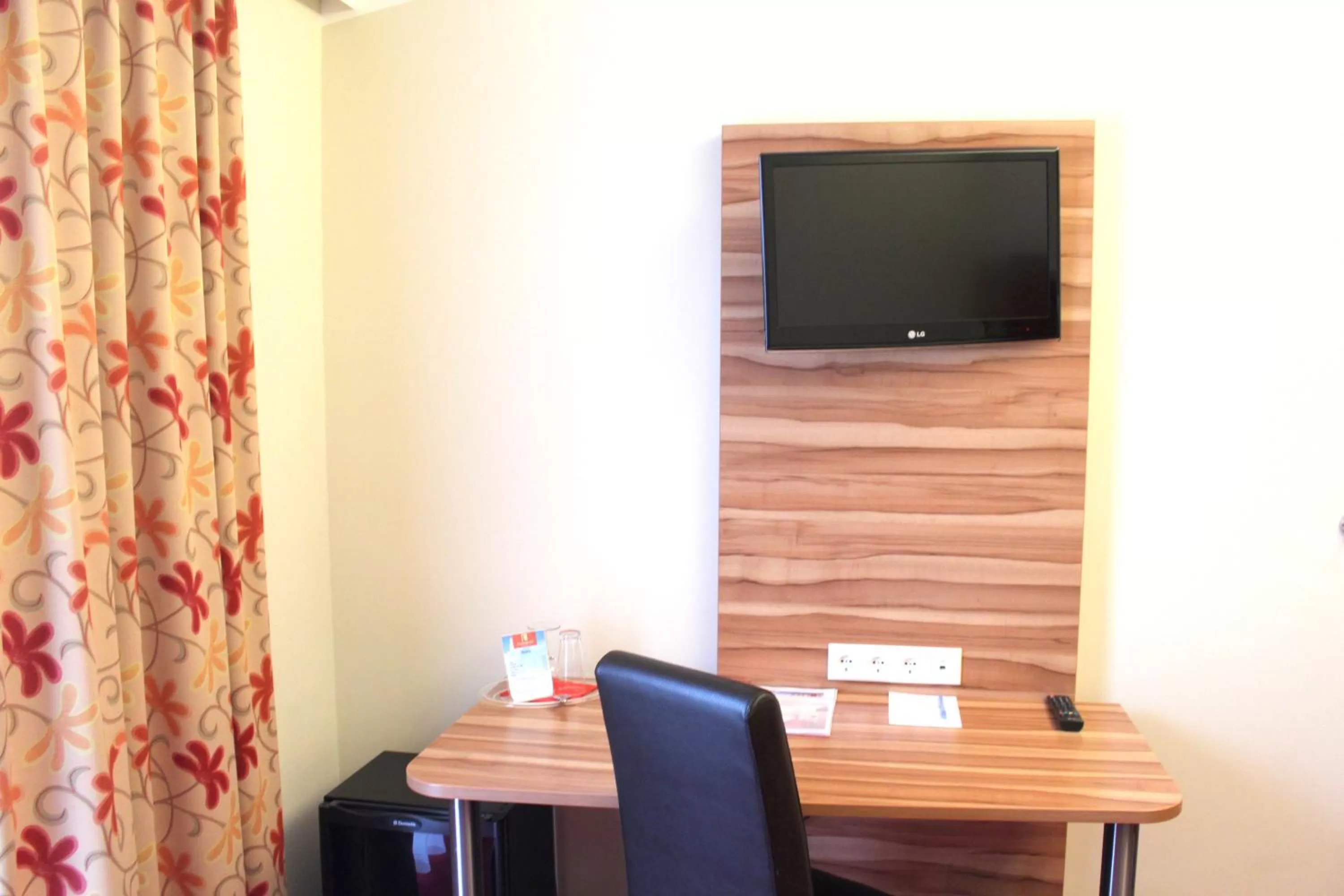 TV and multimedia in Come IN Hotel