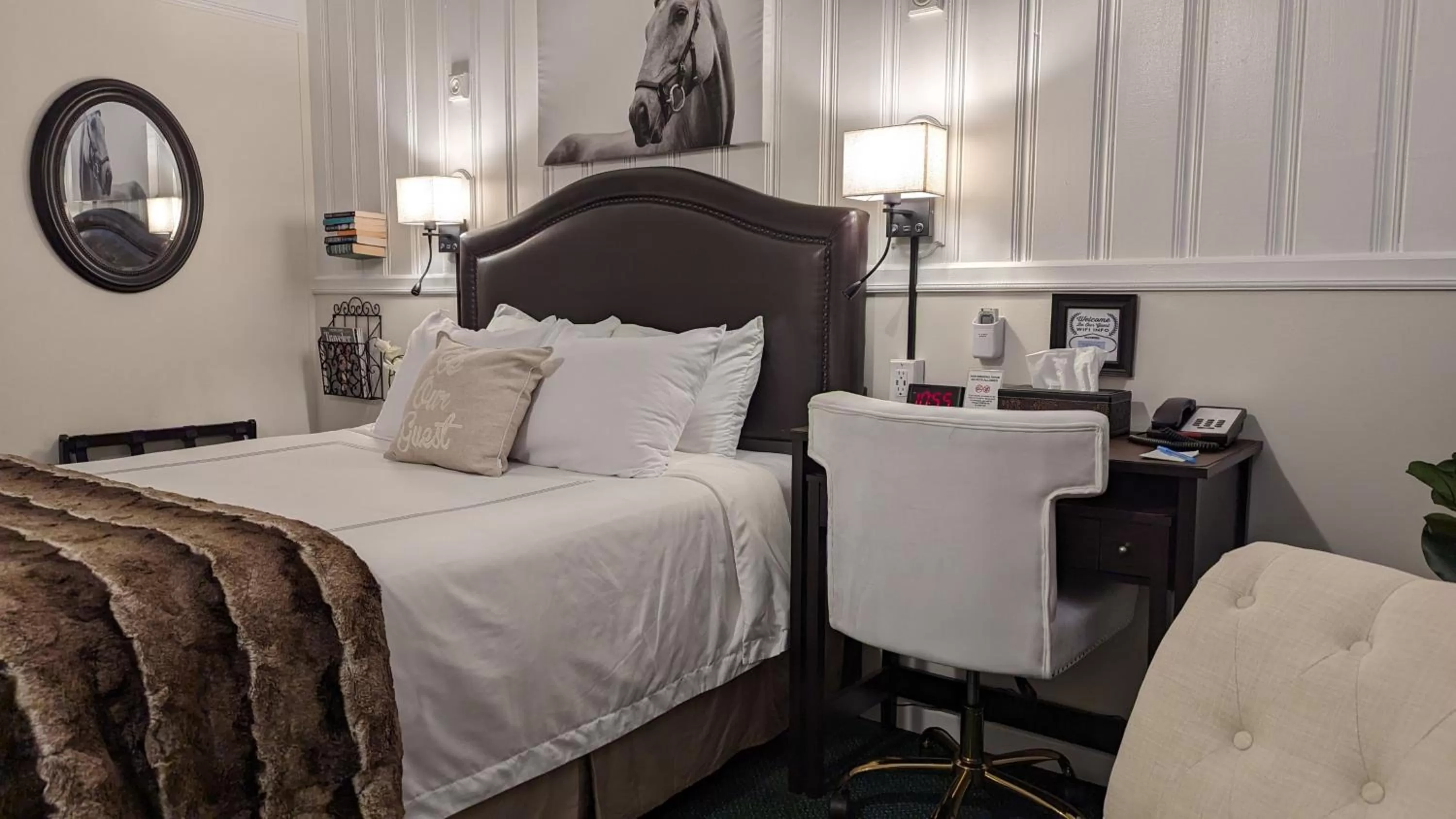 Bed in Amherst Inn - Virginia