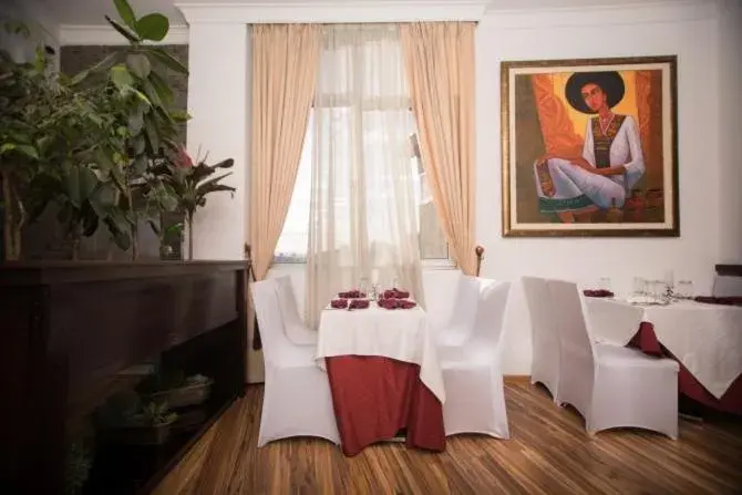 Restaurant/places to eat in Hotel Miracle Restaurant/places to eat in Hotel Miracle