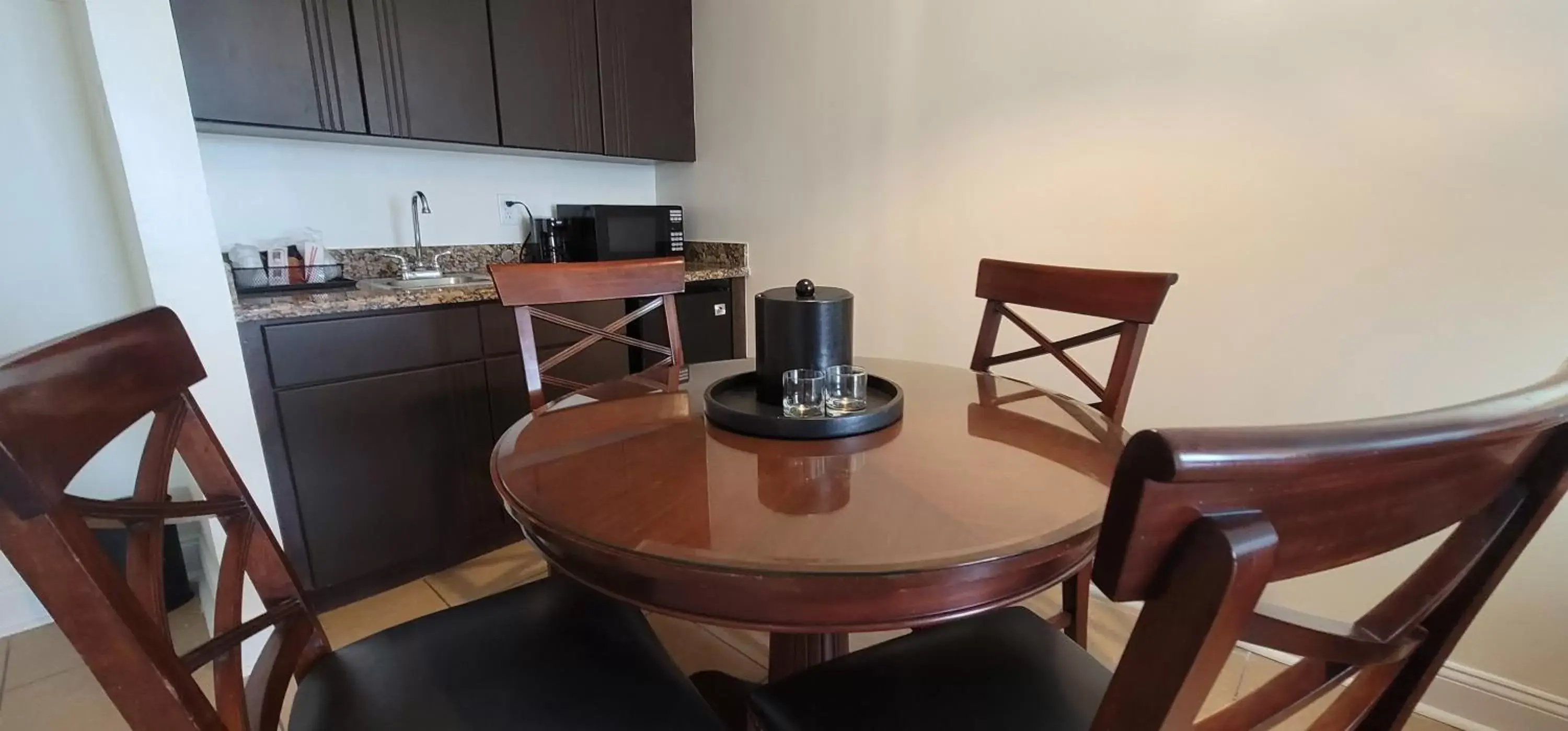 Kitchen or kitchenette, Dining Area in Fort Lauderdale Grand Hotel