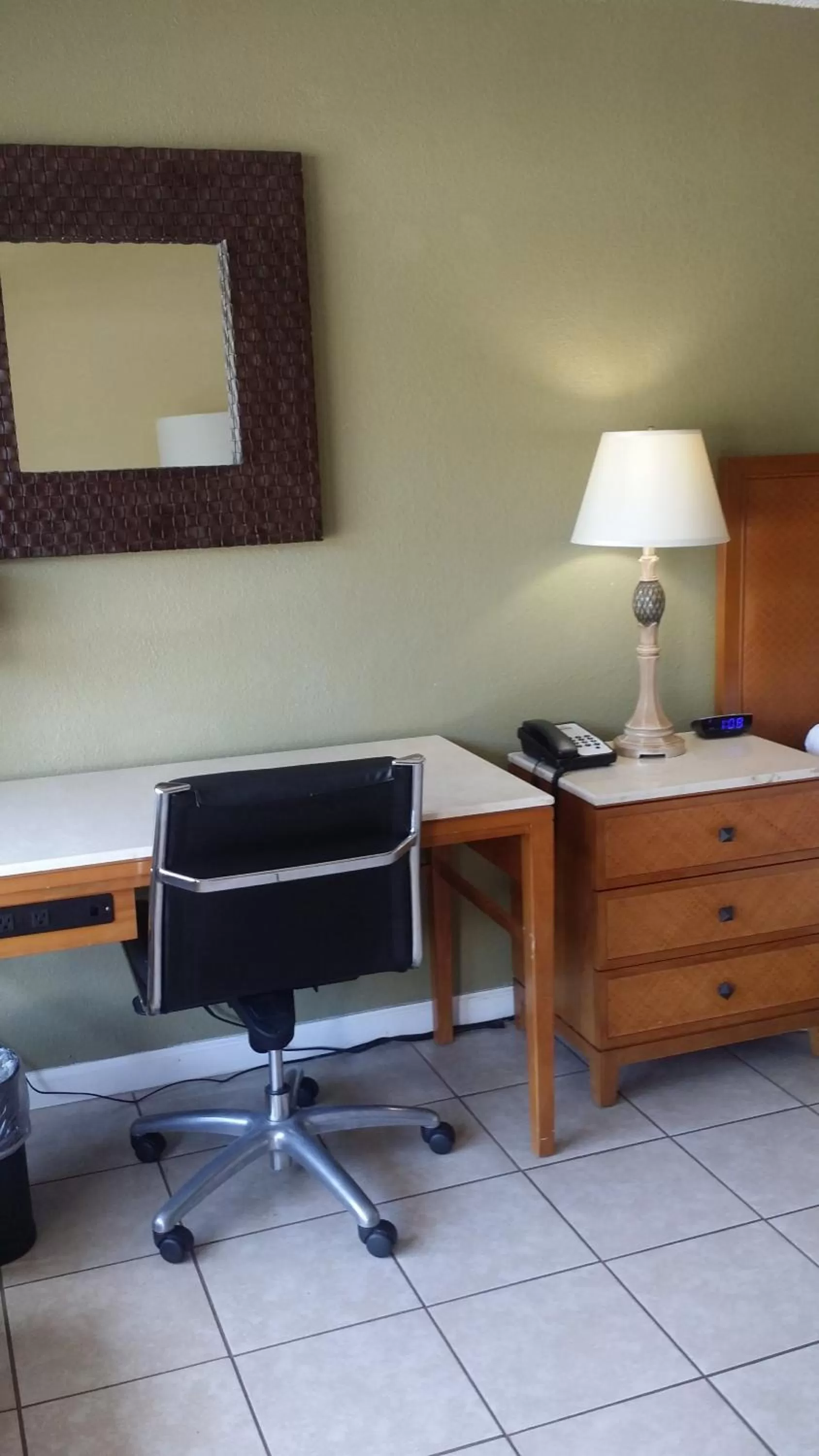 Seating area in Days Inn by Wyndham Cocoa Cruiseport West At I-95/524