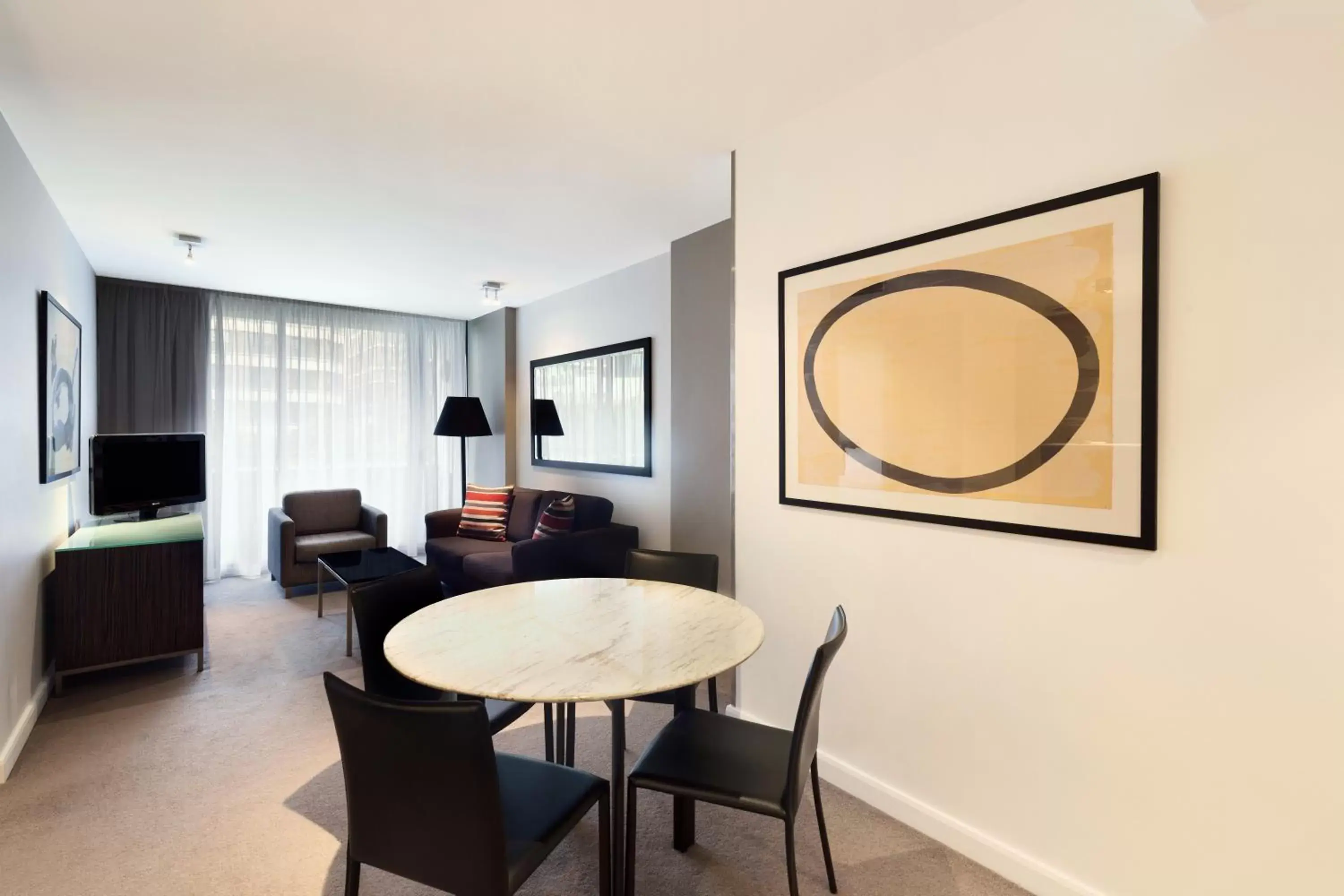 Dining Area in Adina Apartment Hotel Sydney, Darling Harbour