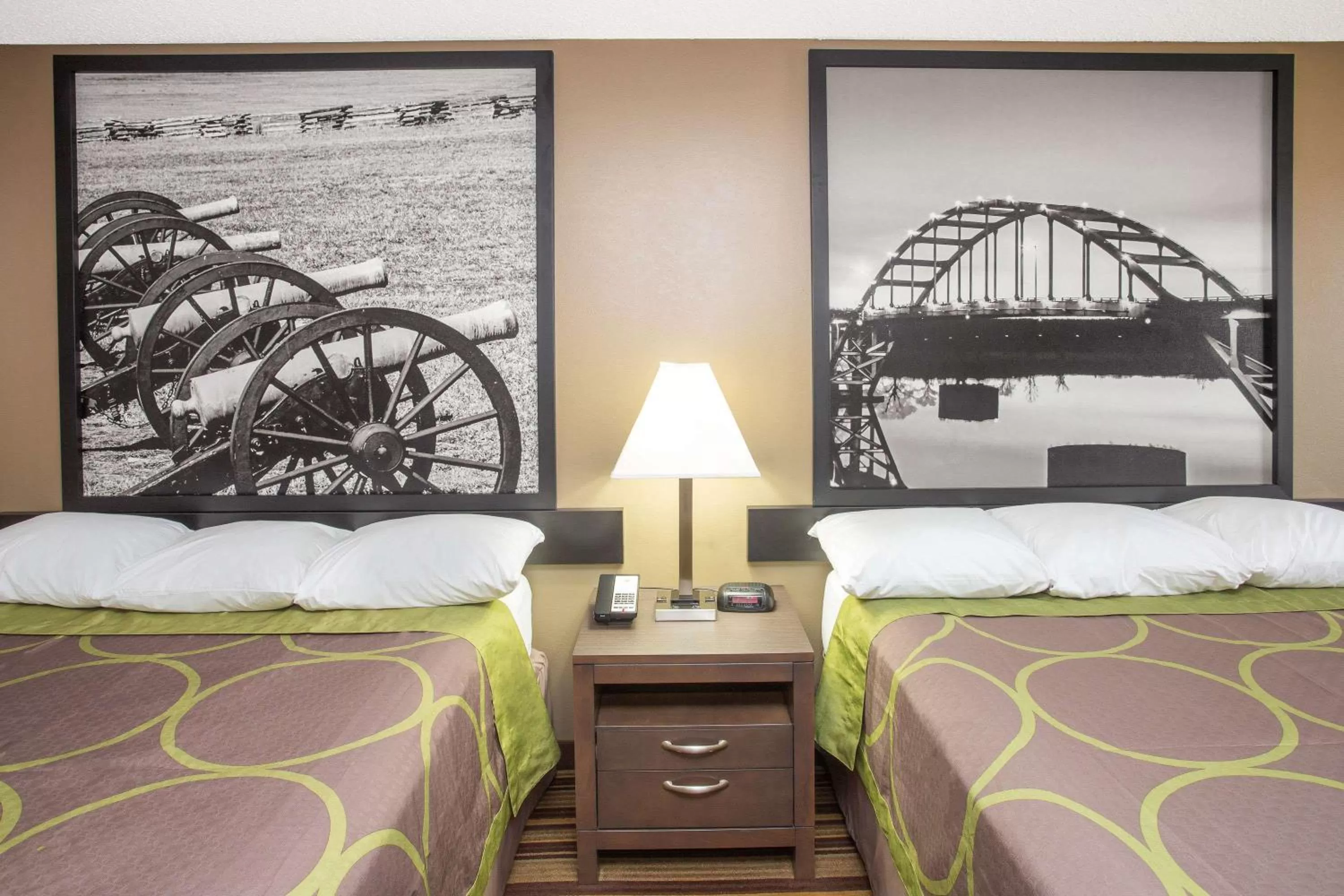 Photo of the whole room, Bed in Super 8 by Wyndham Springdale AR