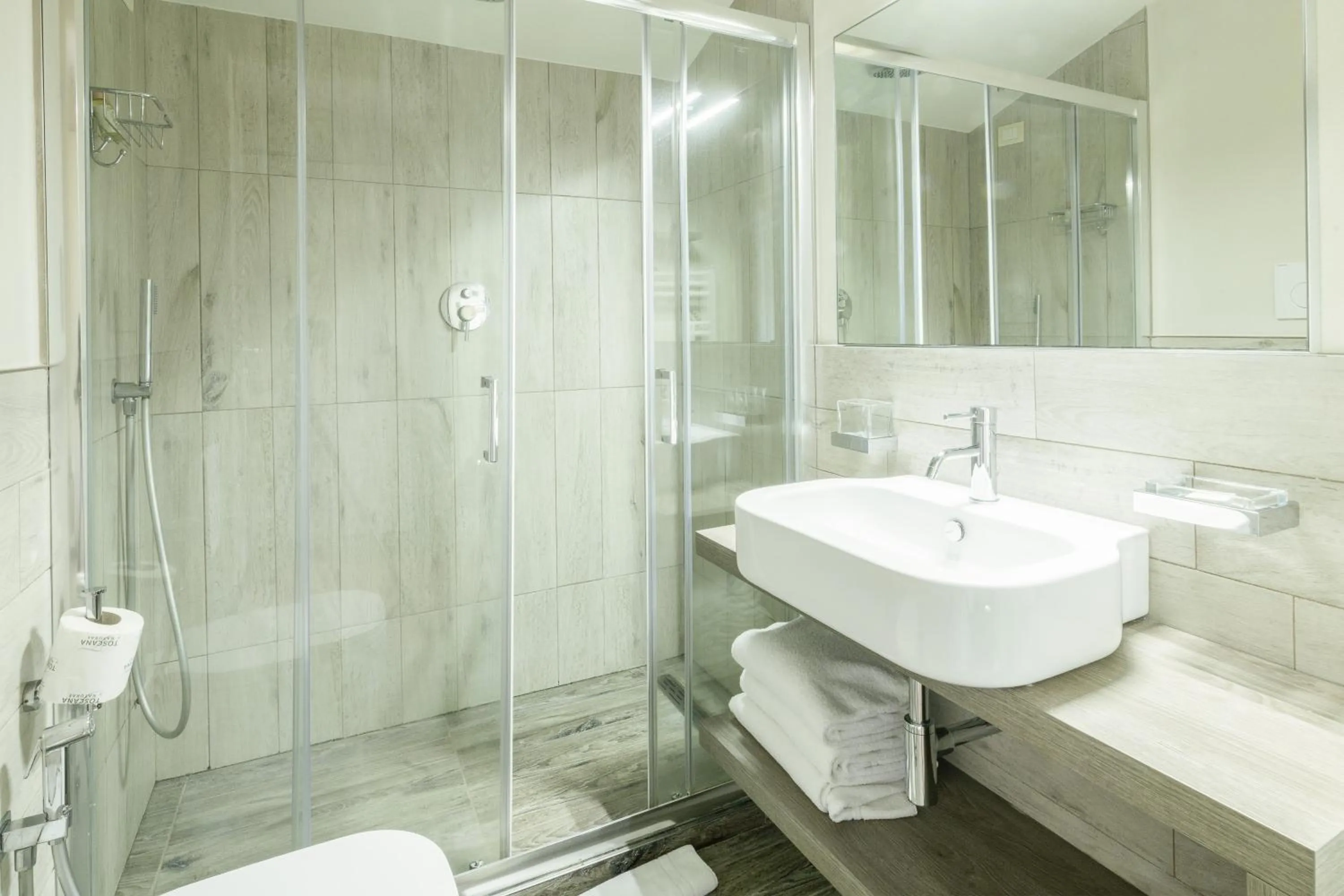 Shower in Si Montalcino Hotel