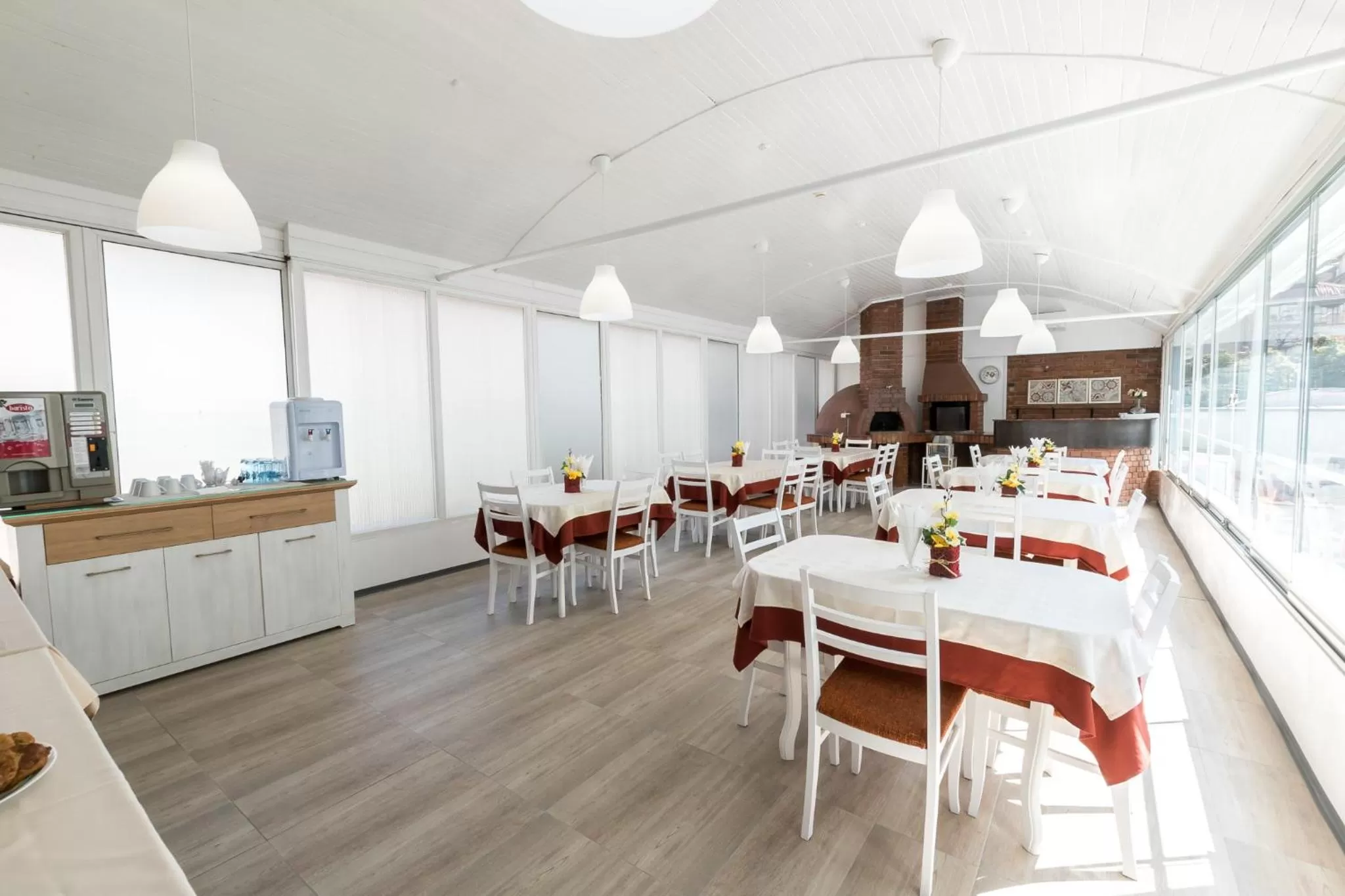 Restaurant/places to eat in Noviz Hotel