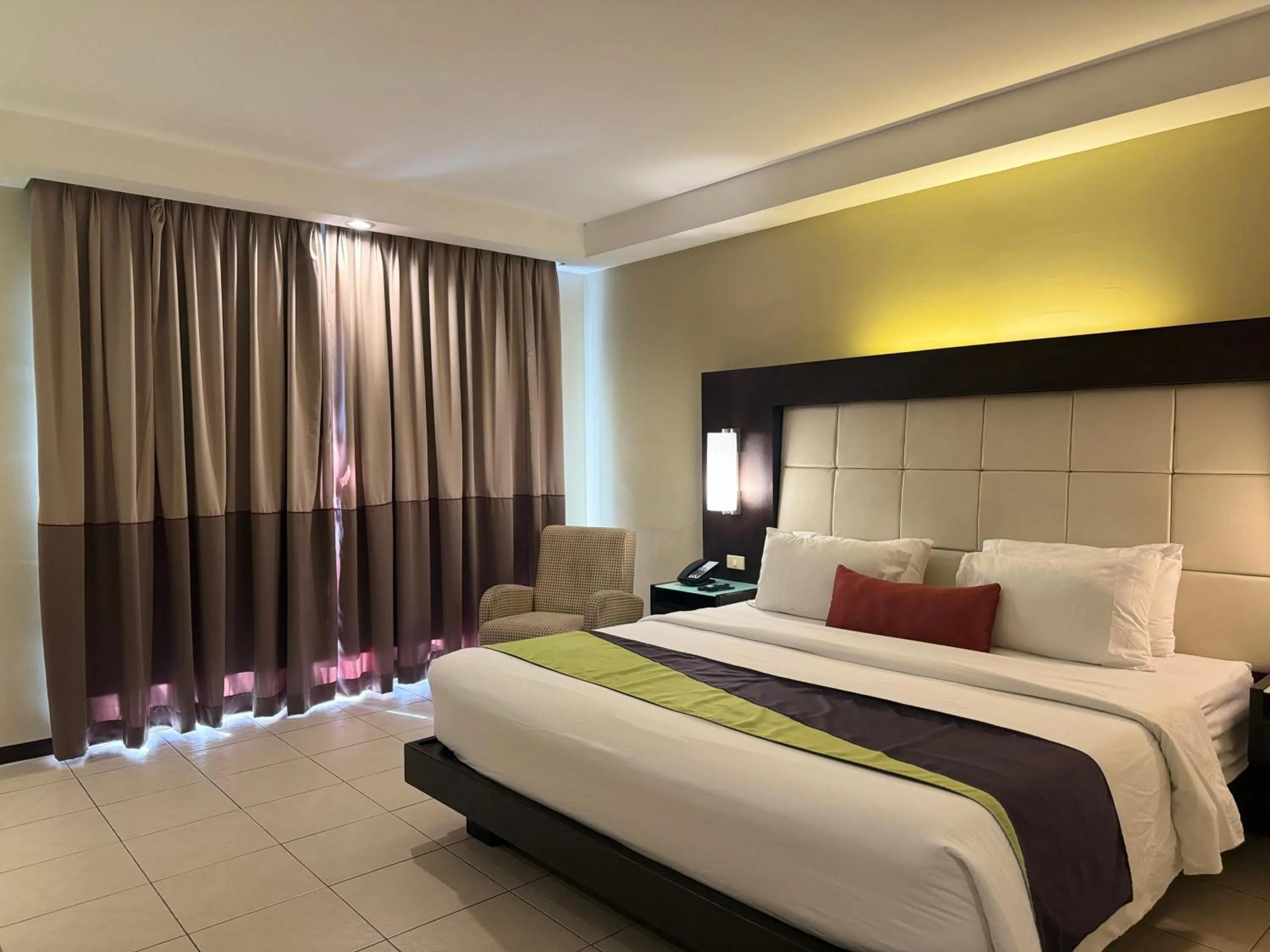 Bed in Circle Inn - Iloilo City Center