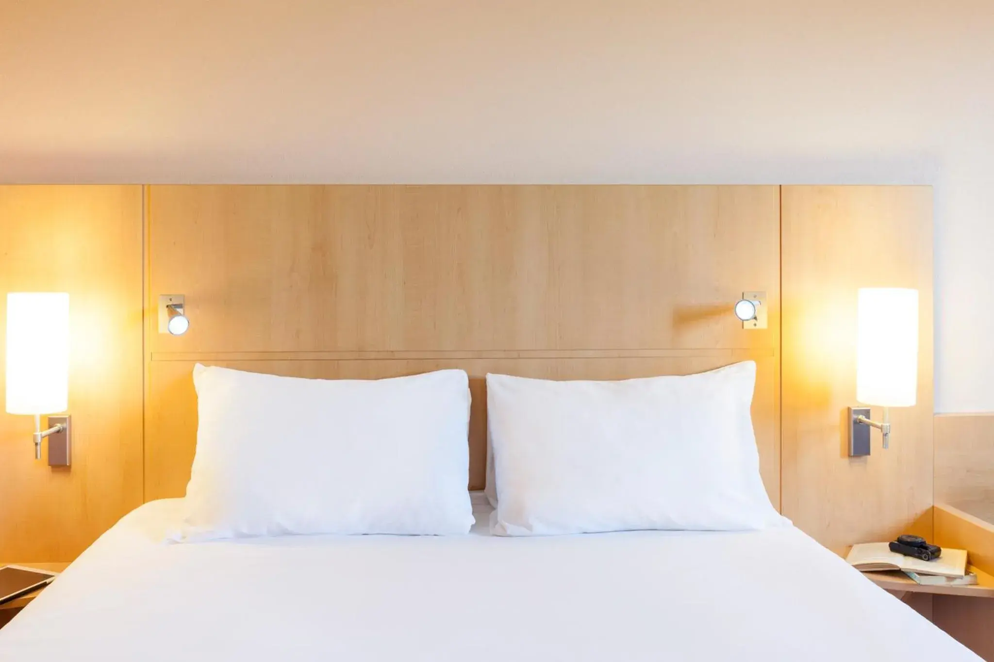 Bed in Ibis Barcelona Plaza Glòries 22@ Bed in Ibis Barcelona Plaza Glòries 22@