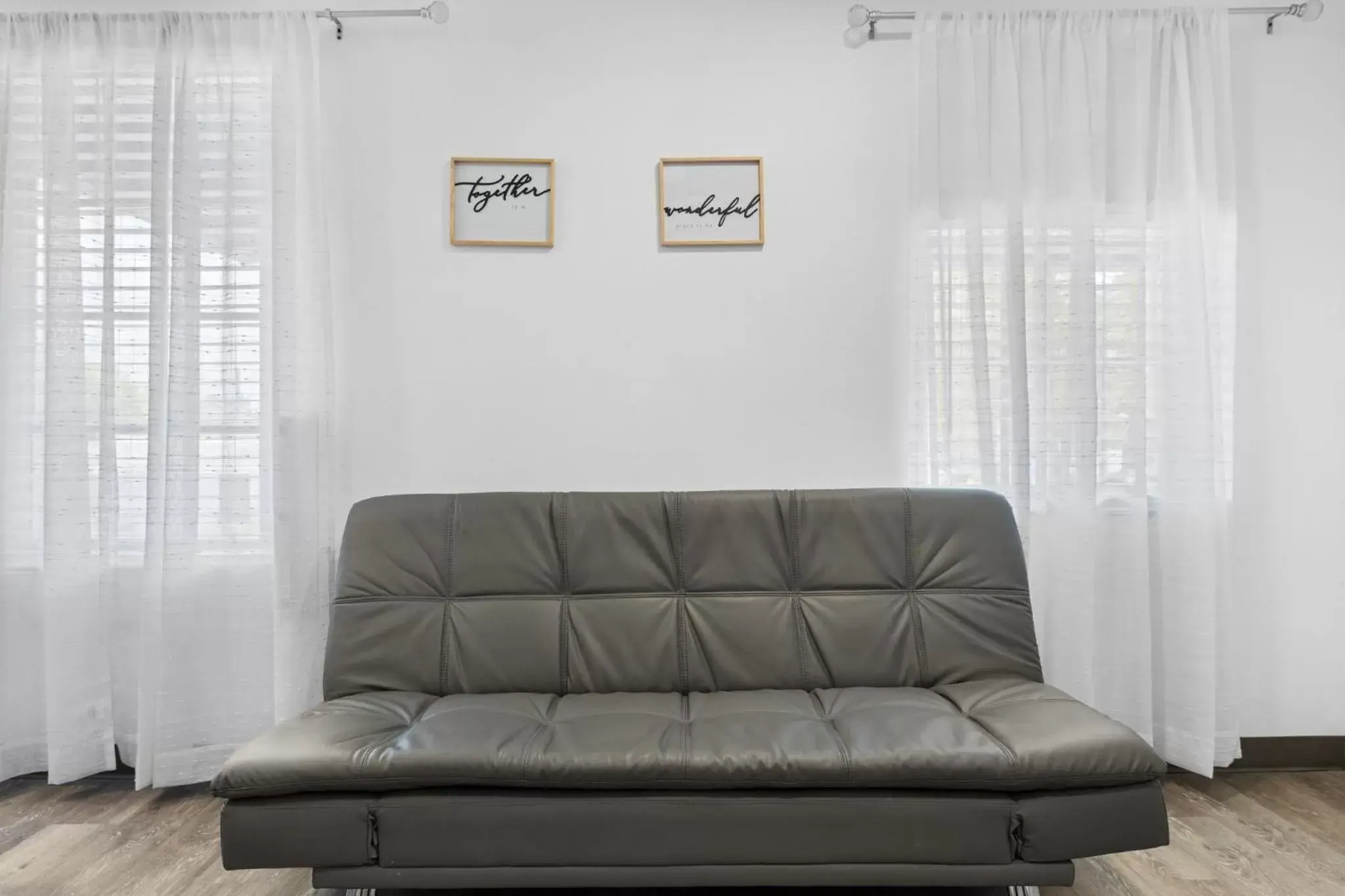 Living room, Seating Area in Sunset Inn-South Miami