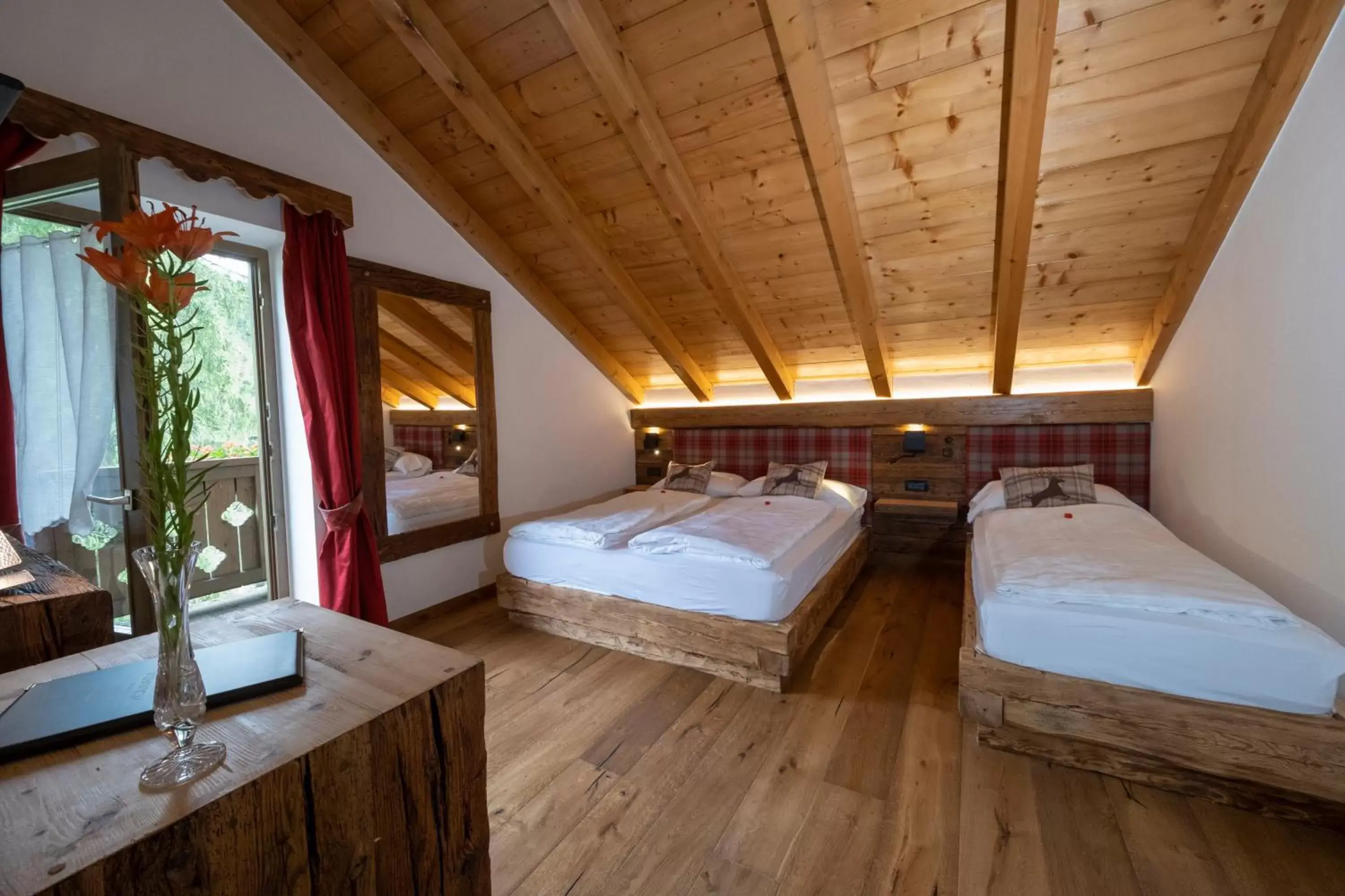 Bedroom, Bed in Hotel Canada