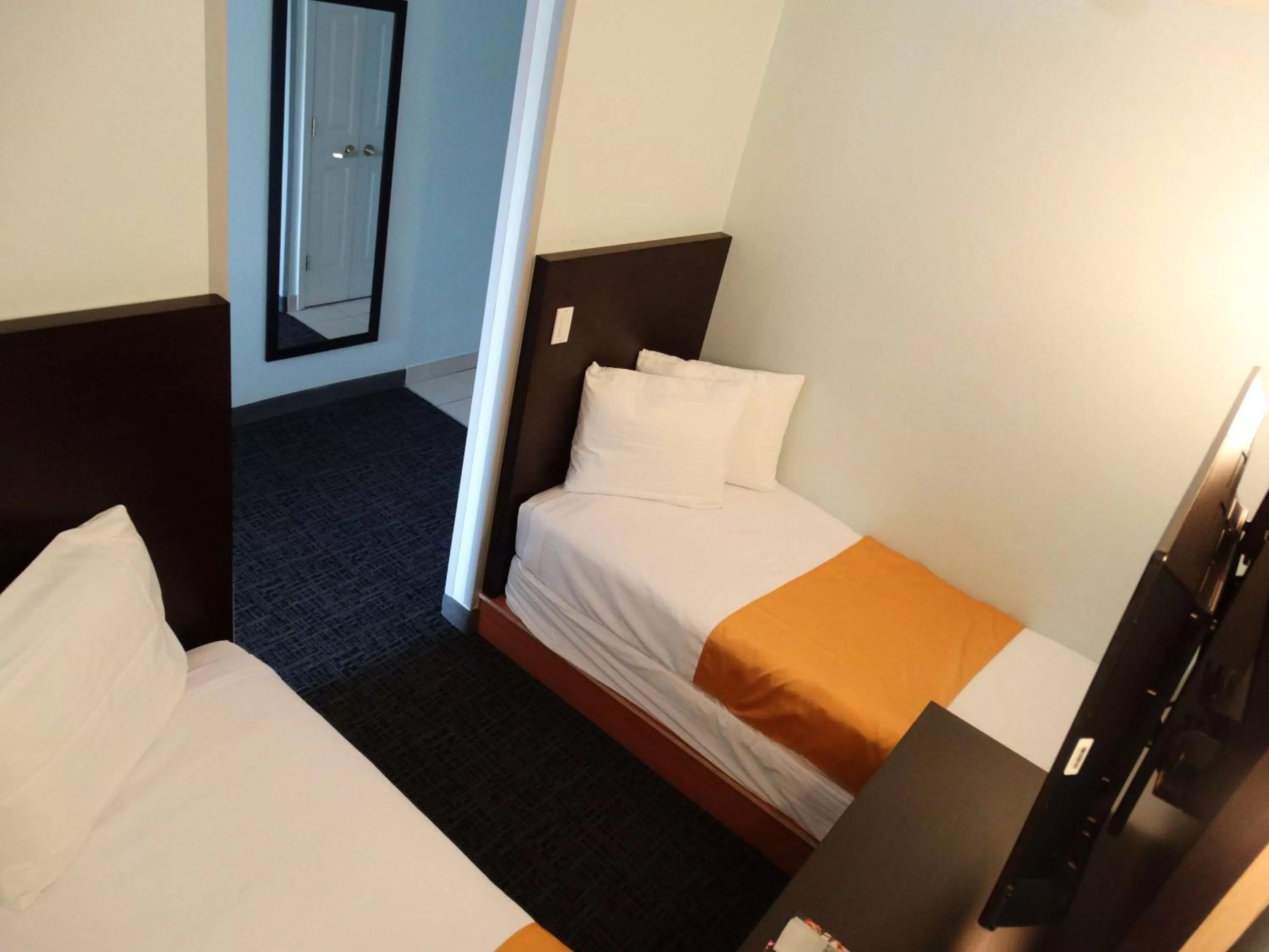 Photo of the whole room, Bed in Best Western Plus Orlando Lake Buena Vista South Inn & Suites