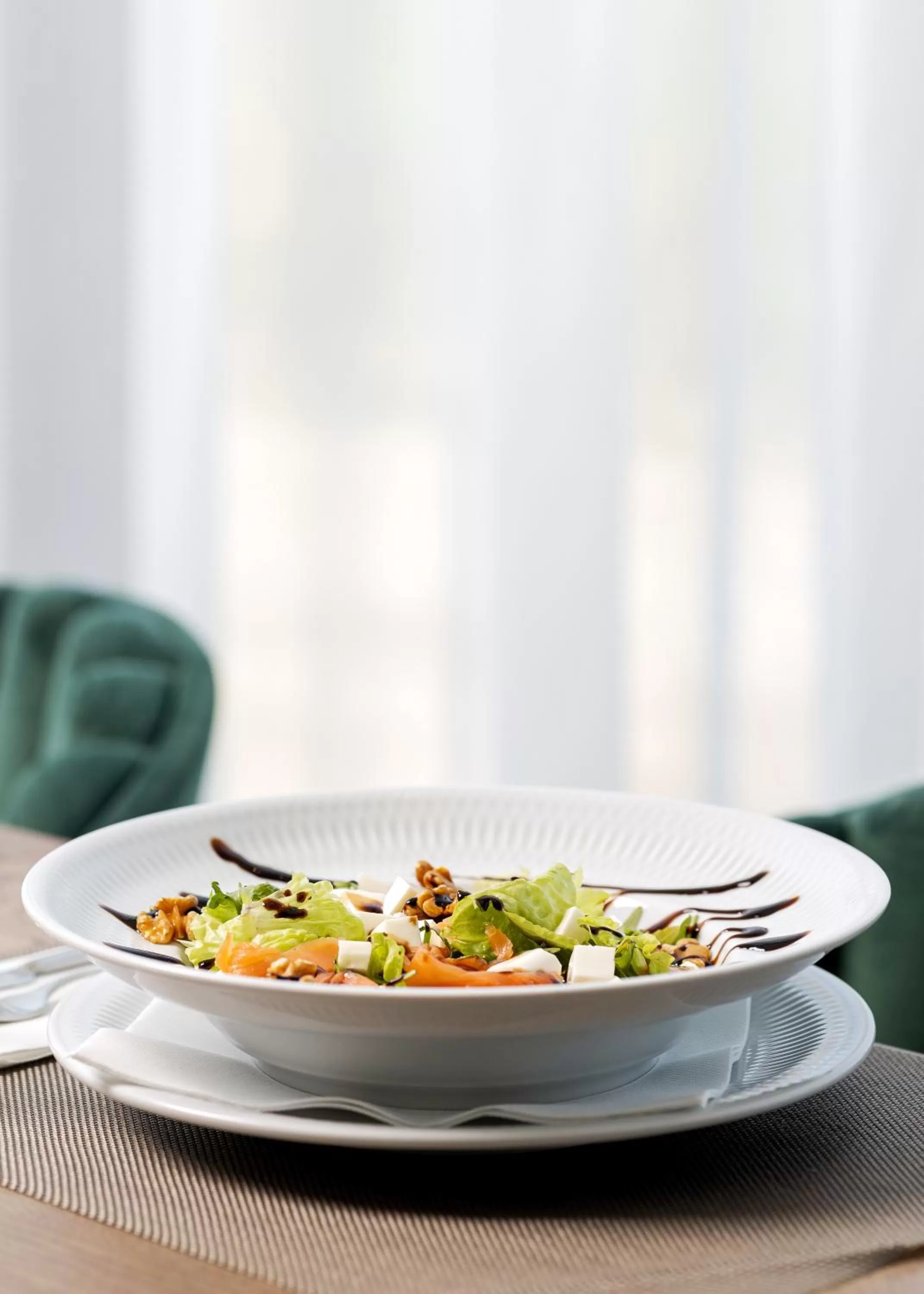 Restaurant/places to eat in Oporto Airport & Business Hotel