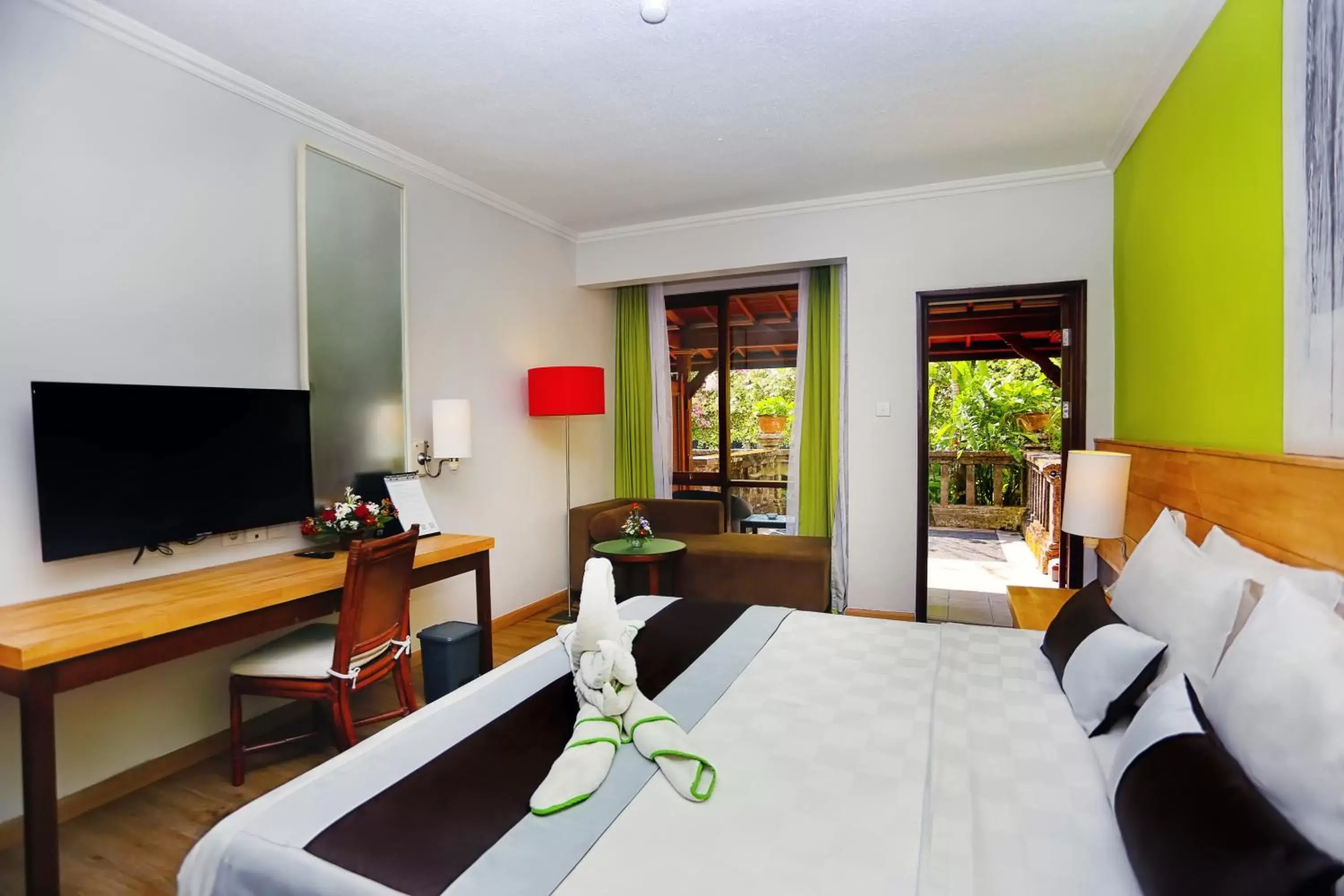 View (from property/room), TV/Entertainment Center in Prime Plaza Hotel Sanur – Bali