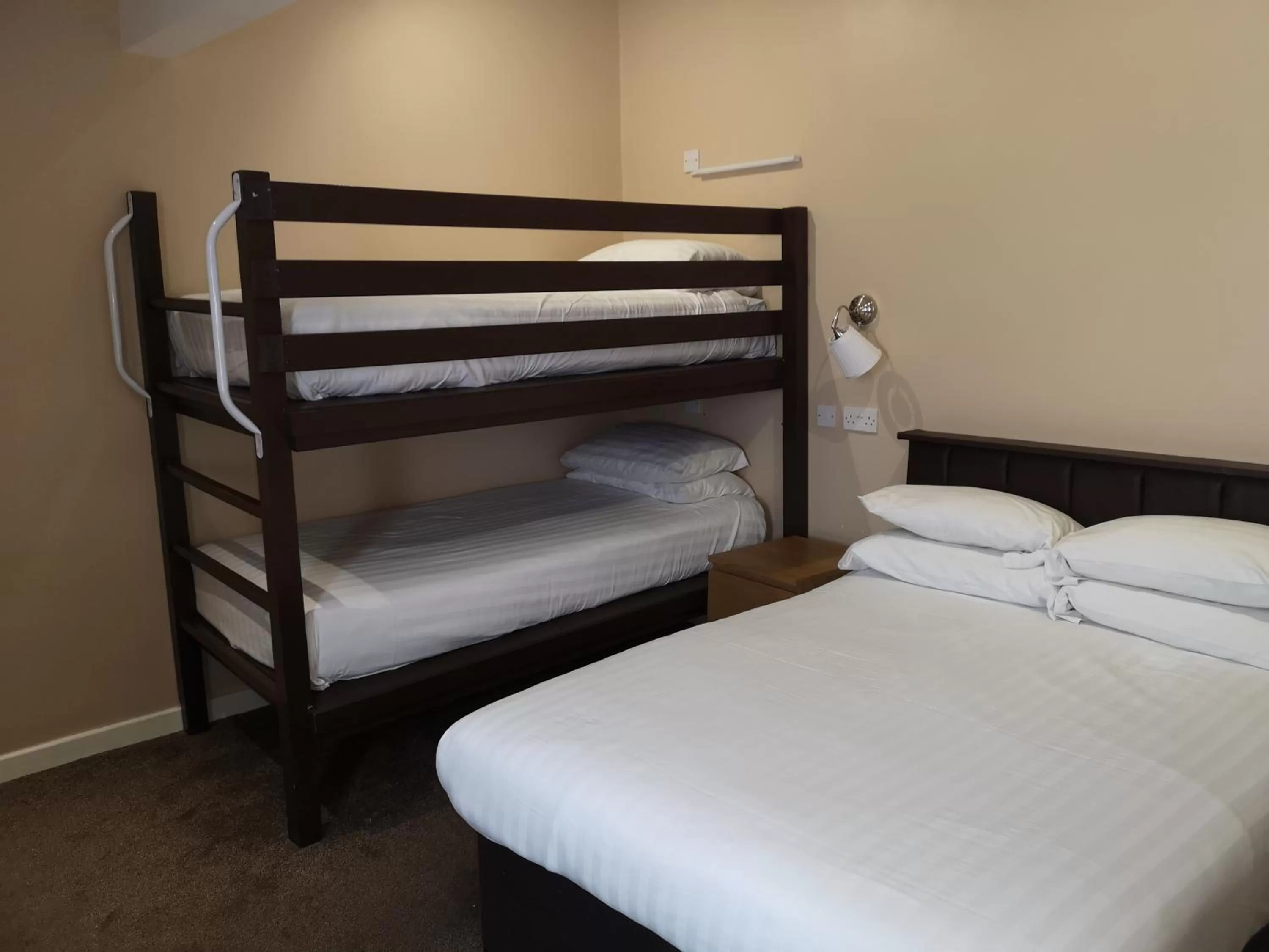 bunk bed, Bed in The Lawton