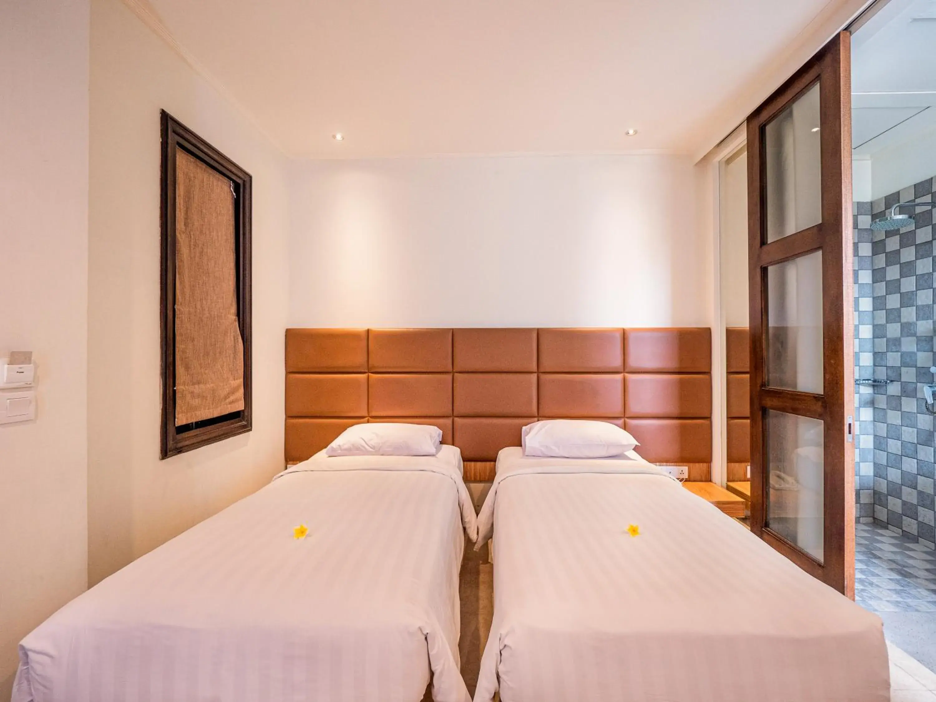 Bed in Alron Hotel Kuta Powered by Archipelago