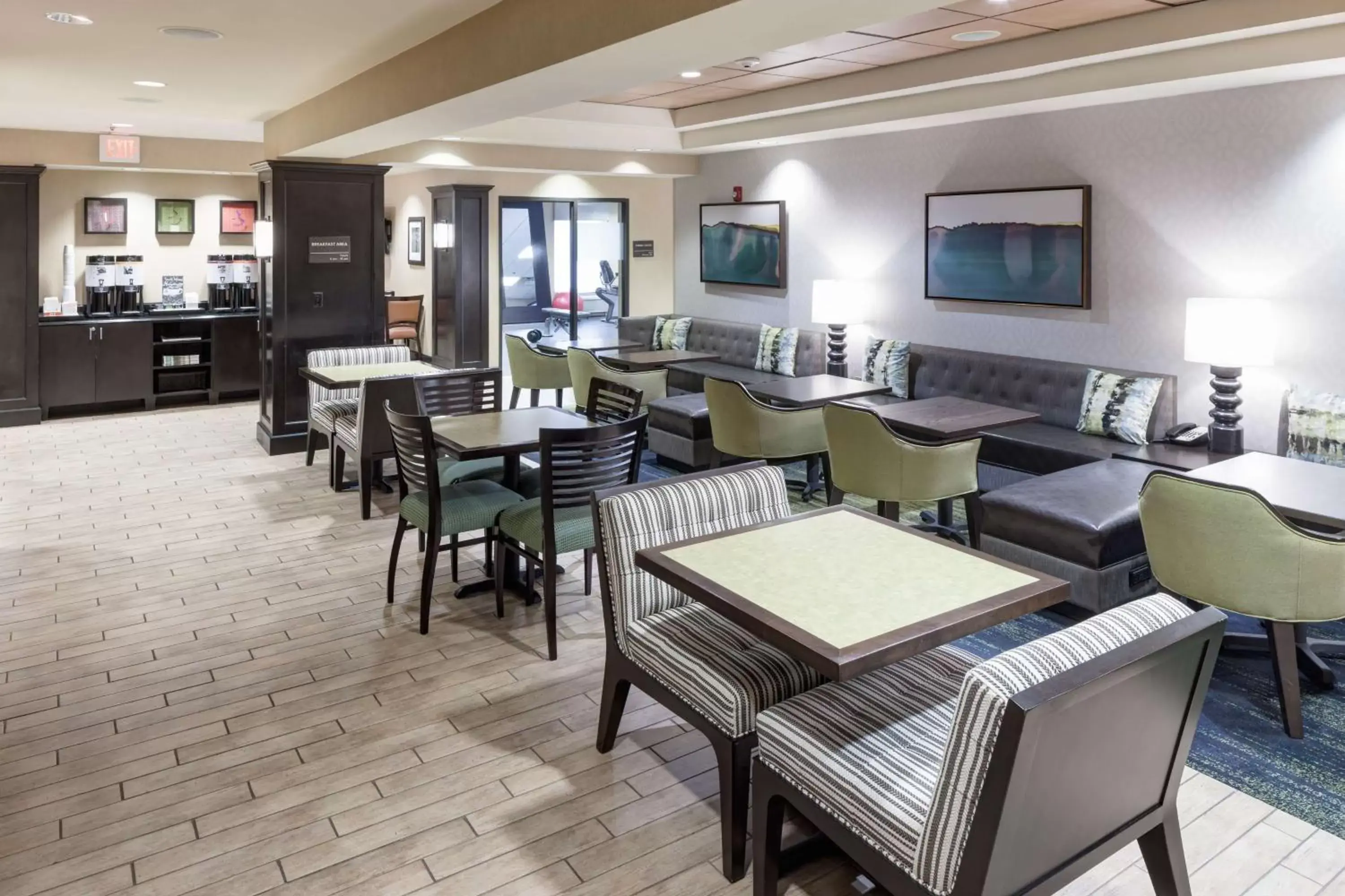 Breakfast, Restaurant/Places to Eat in Hampton Inn & Suites Gainesville Downtown