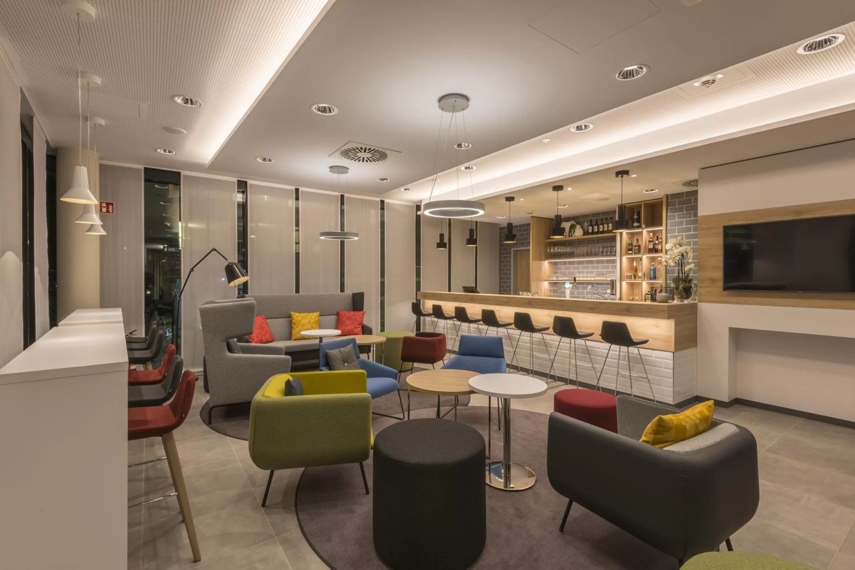 Lounge or bar in Holiday Inn Express - Wuppertal - Hauptbahnhof by IHG