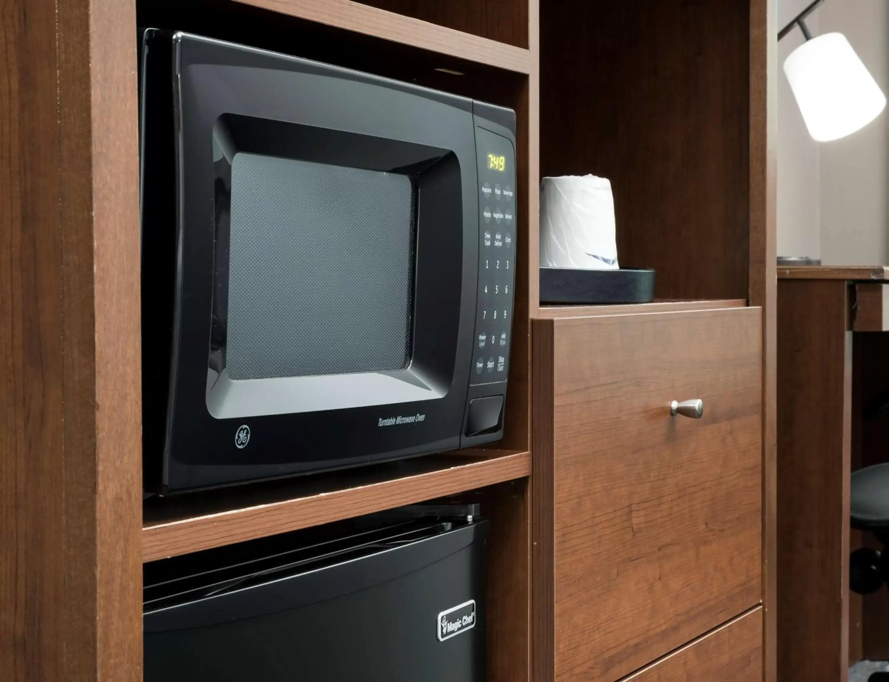 Photo of the whole room, TV/Entertainment Center in Hampton Inn & Suites Chicago North Shore