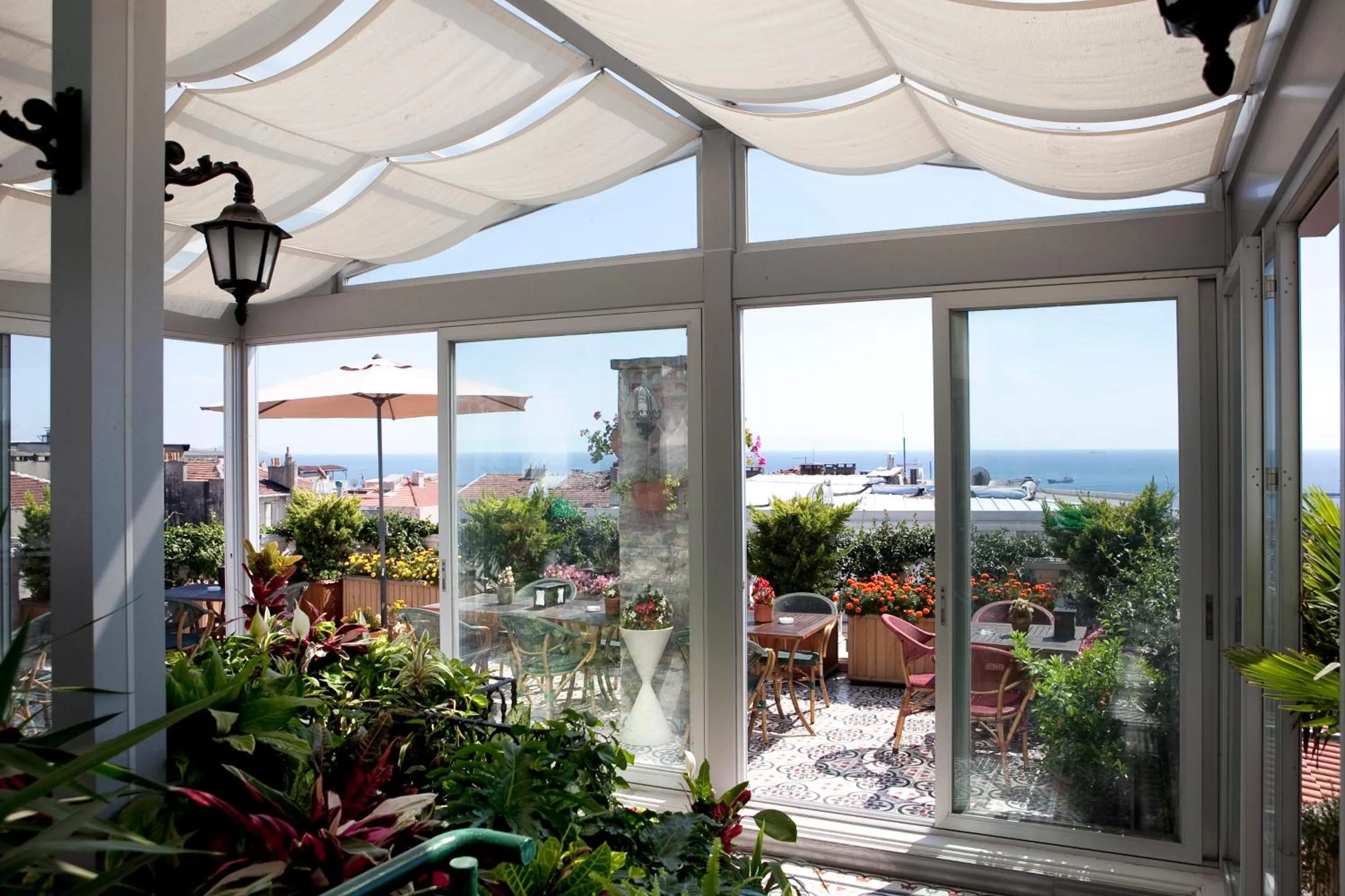 Garden in Hotel Niles Istanbul