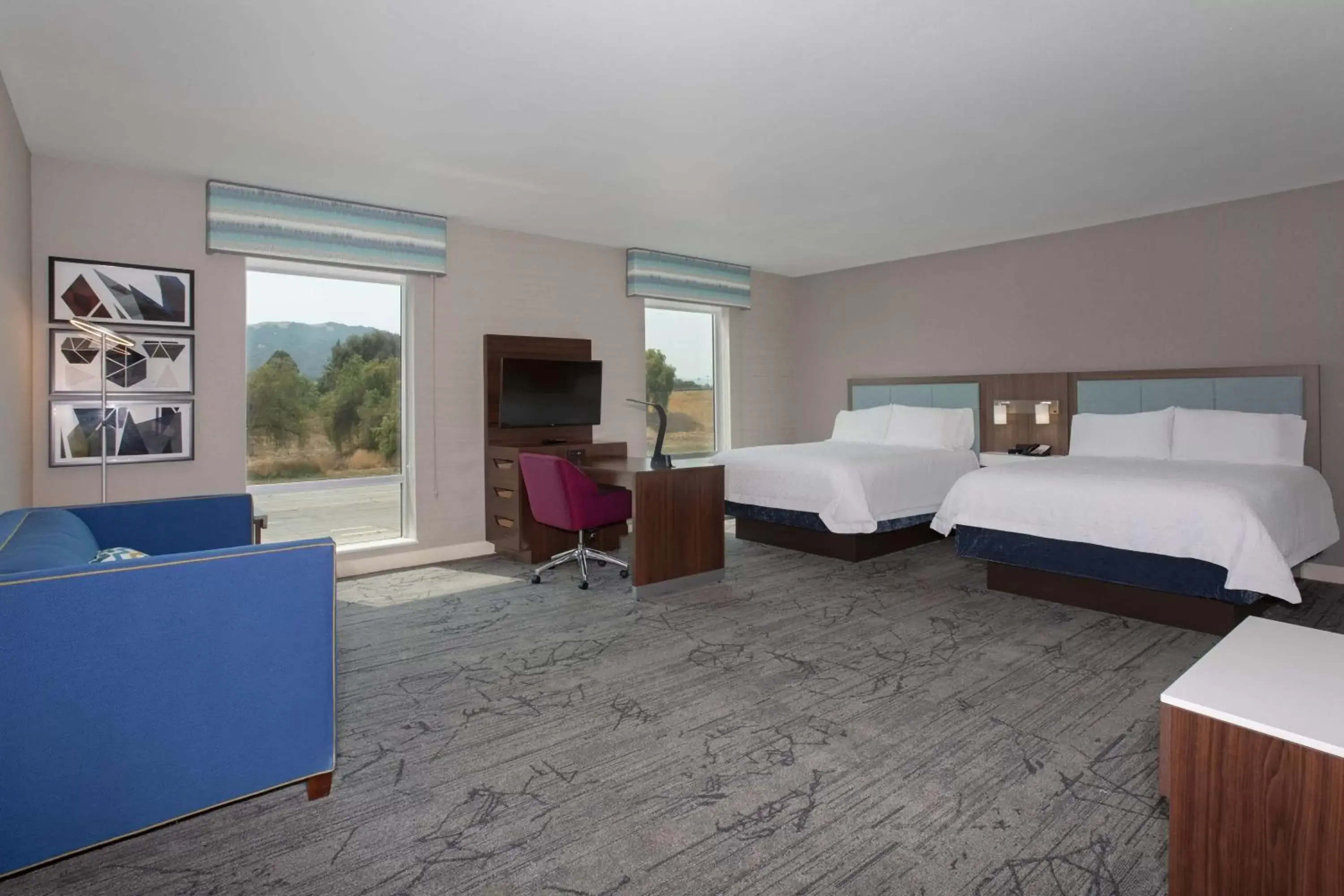 Bedroom in Hampton Inn & Suites Gilroy, Ca
