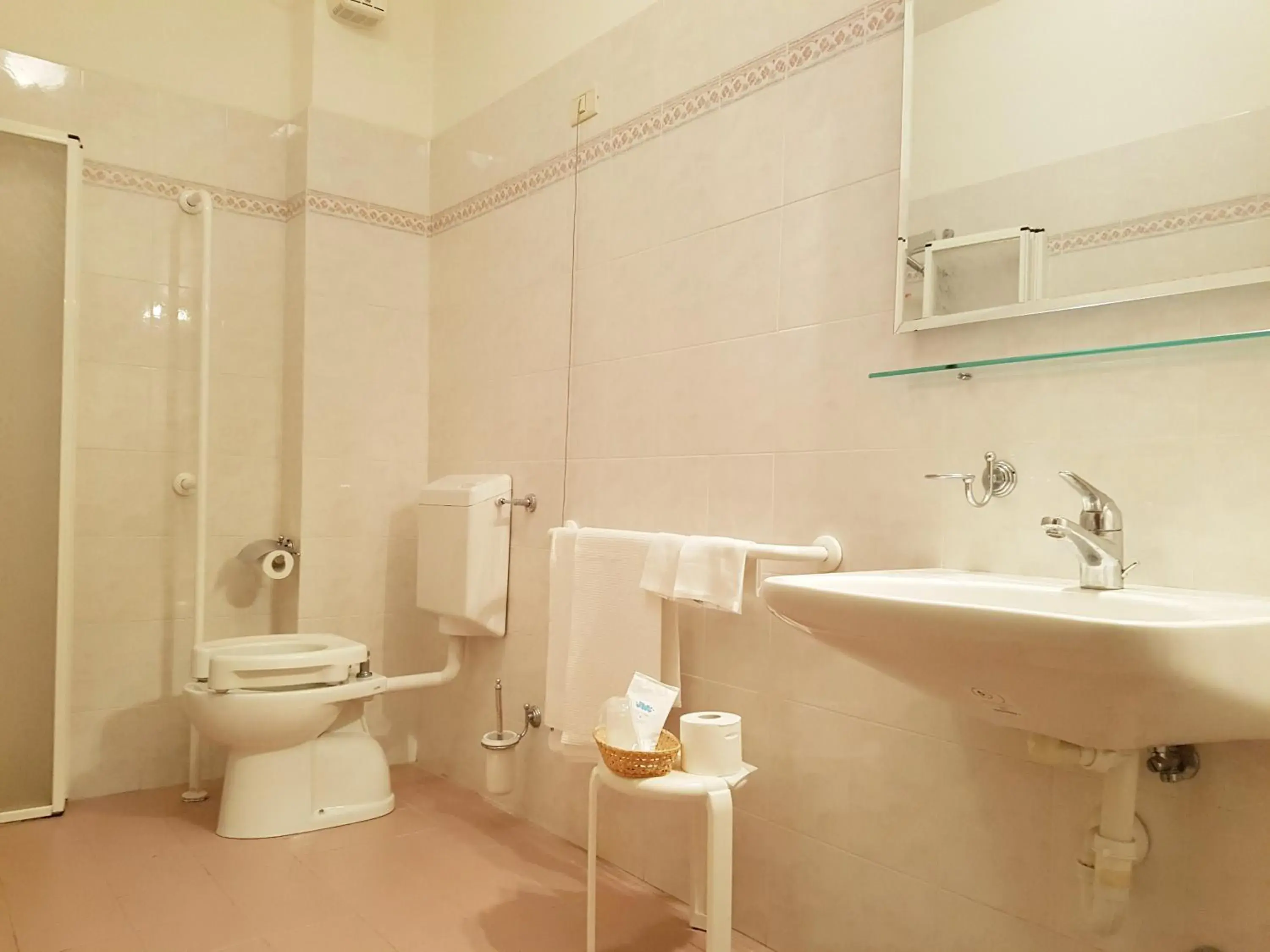Shower, Bathroom in Villa Nencini