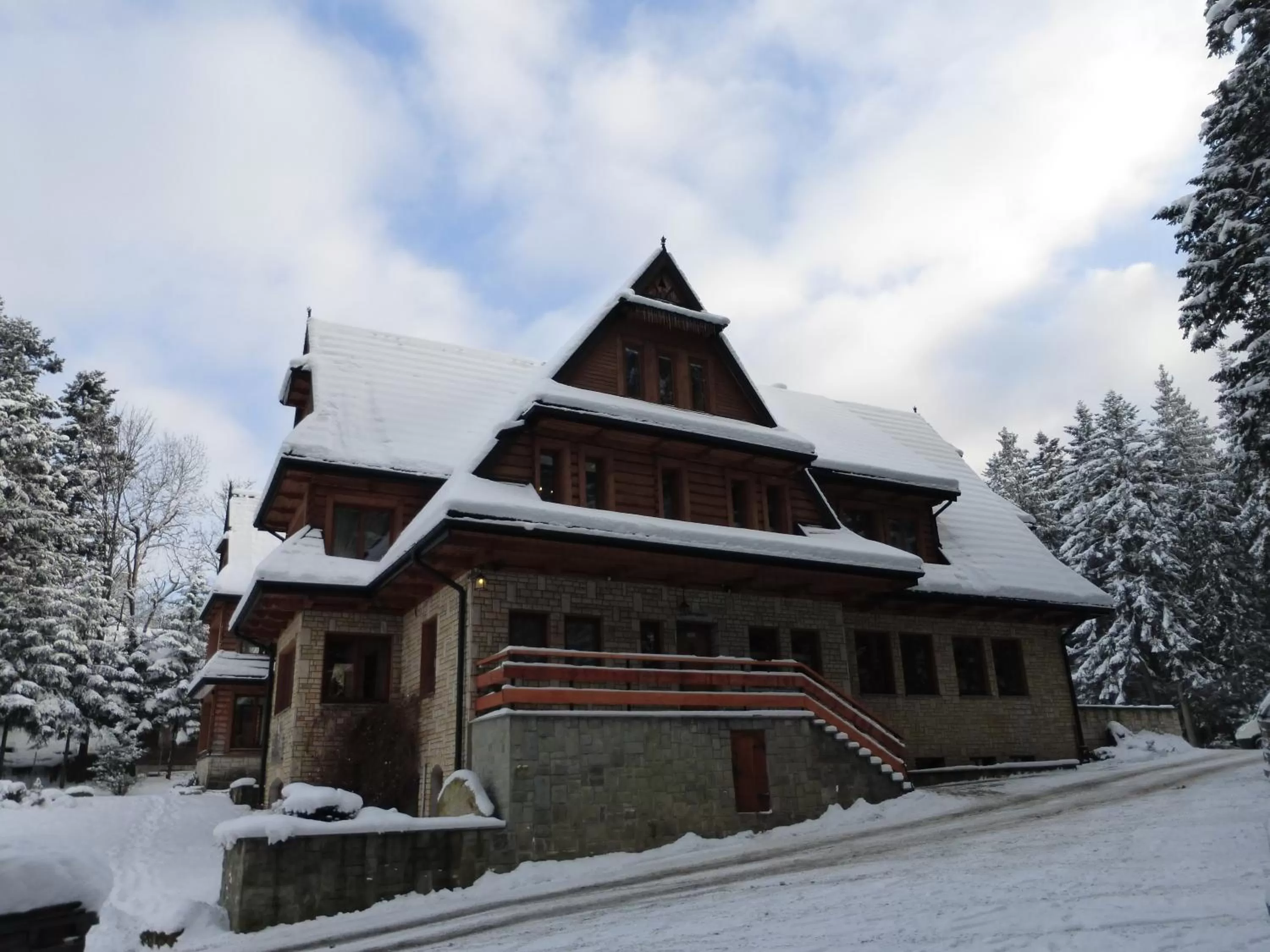 Facade/entrance in Hotel Dwór Karolówka