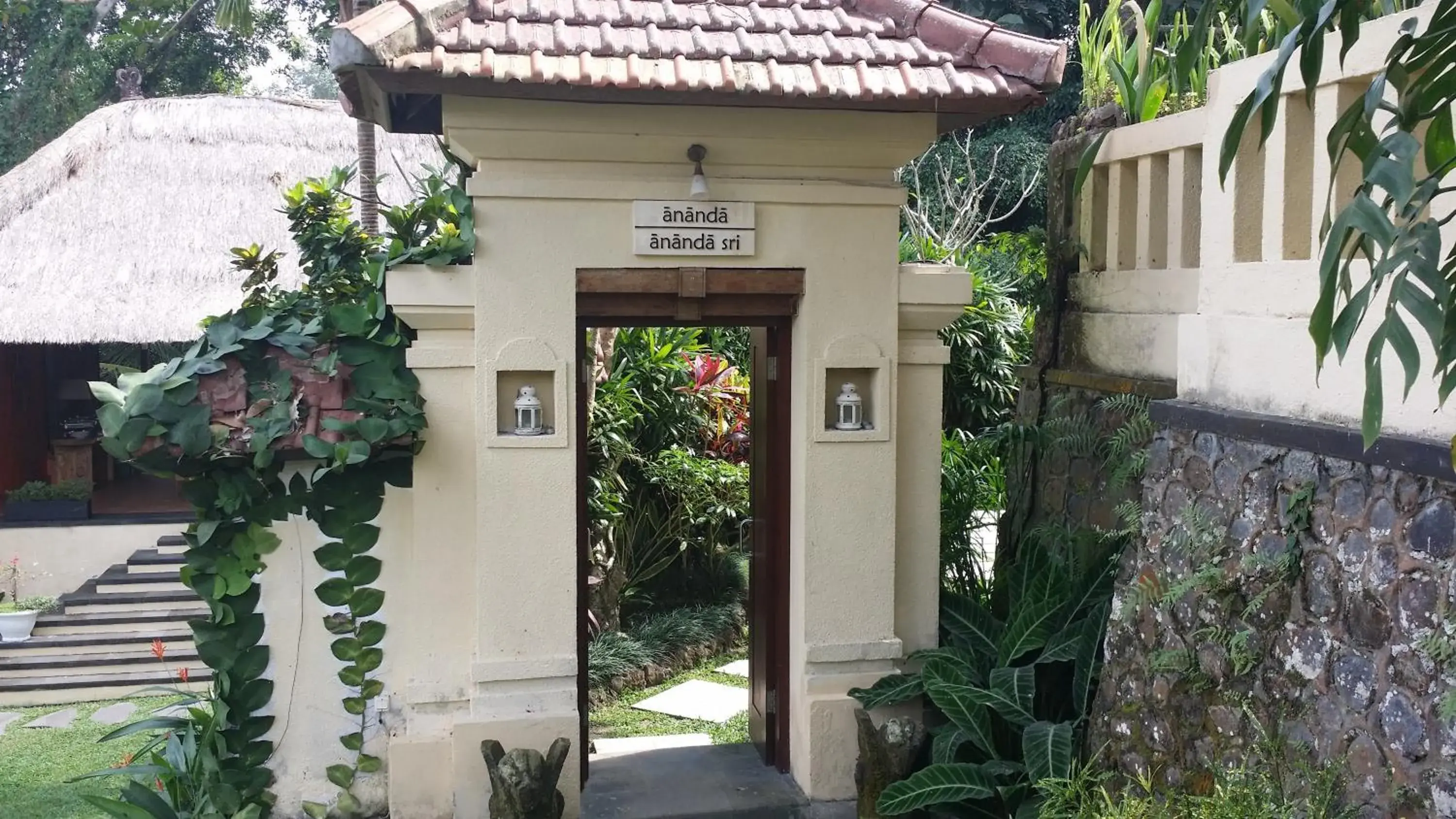 Facade/entrance in Villa Nirvana