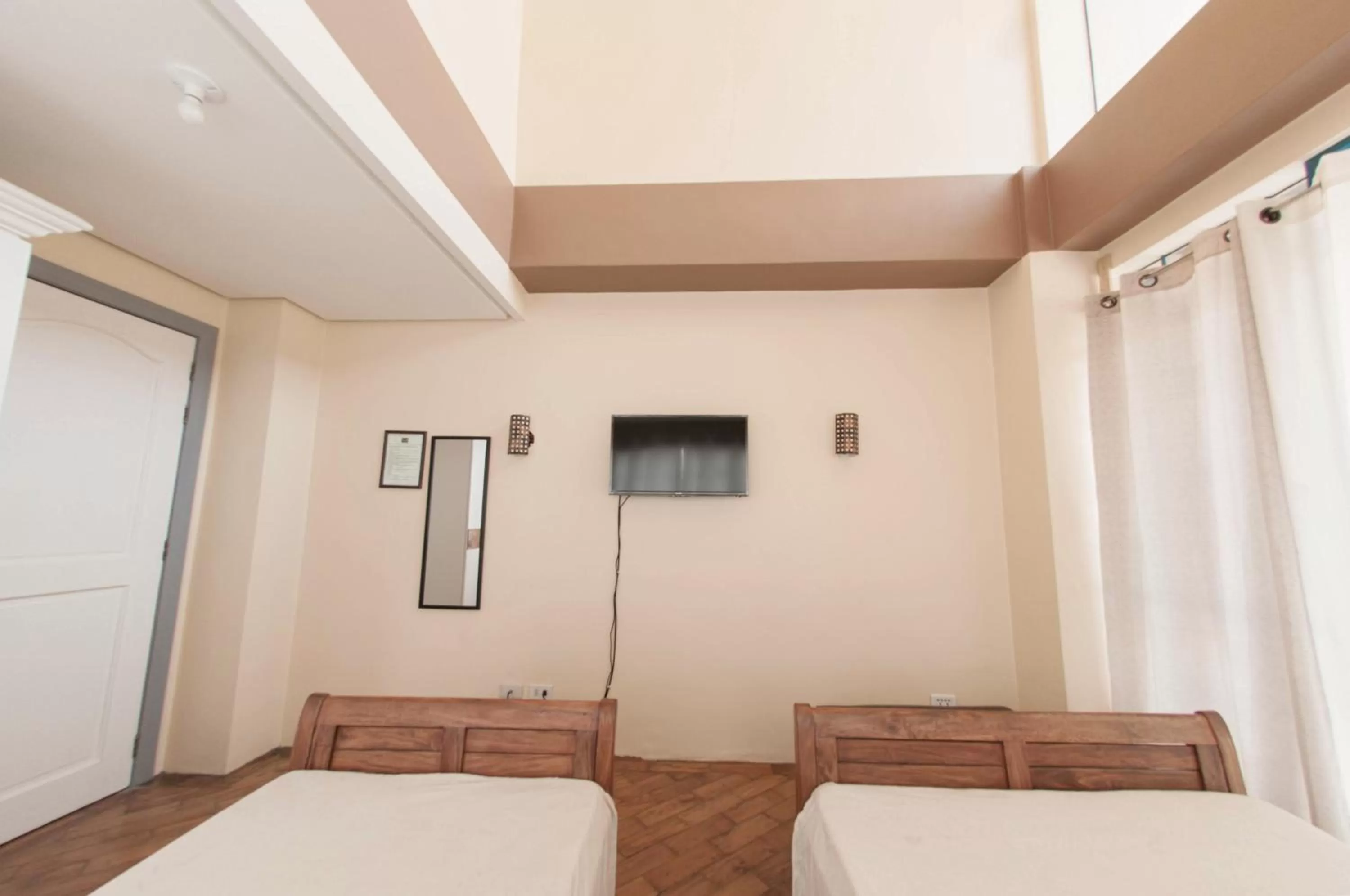 Bed in The Half House by Elmar Cabin