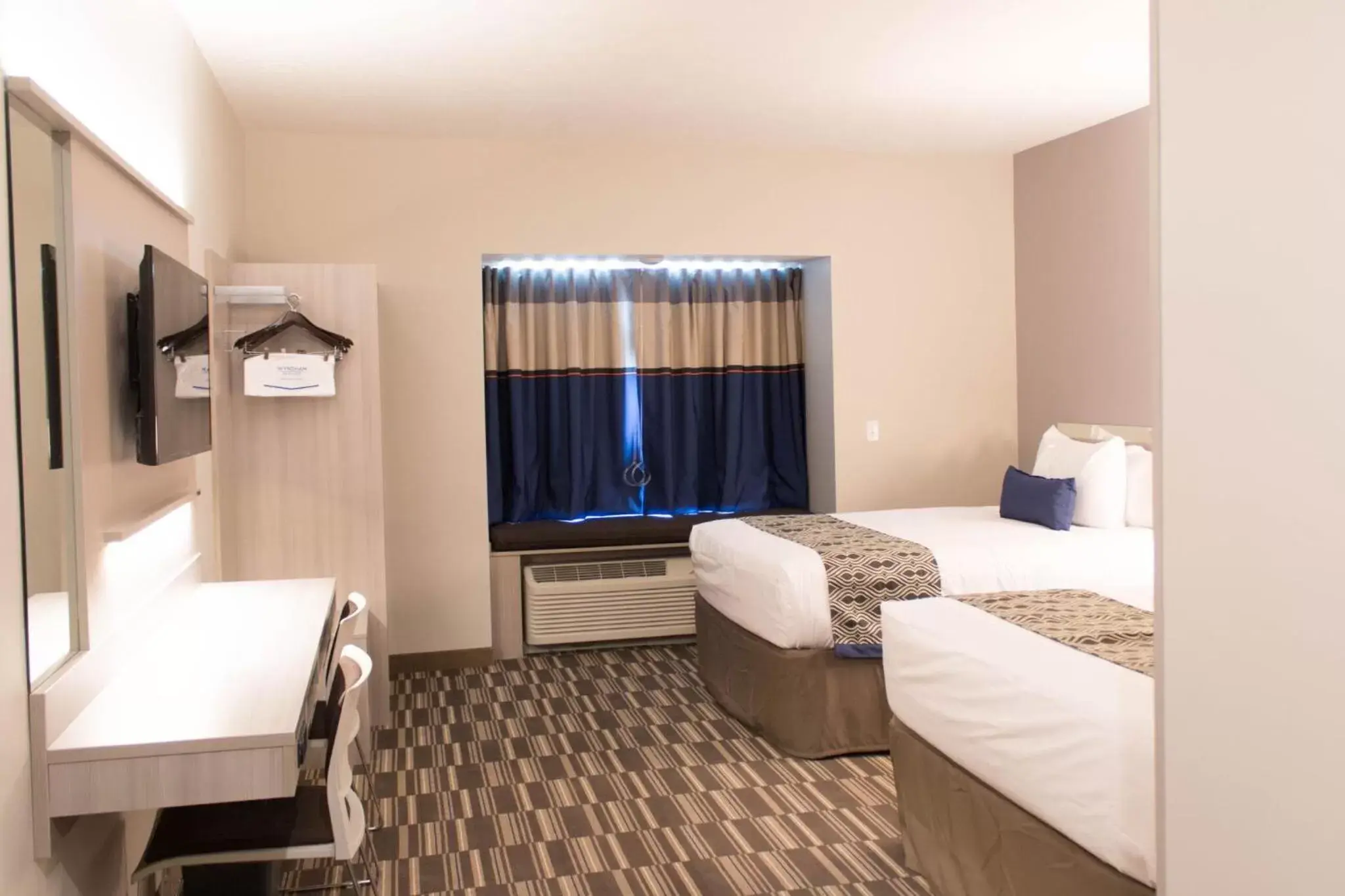 Bedroom, Bed in Microtel Inn & Suites by Wyndham Springville