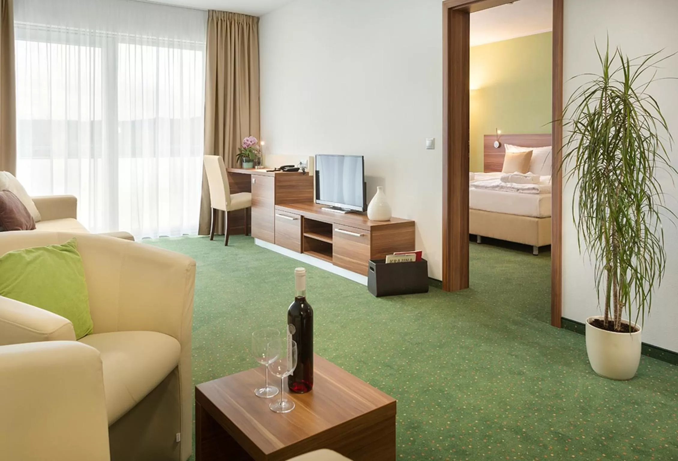 Living room, Bed in Kurhotel Pyramide Sibyllenbad