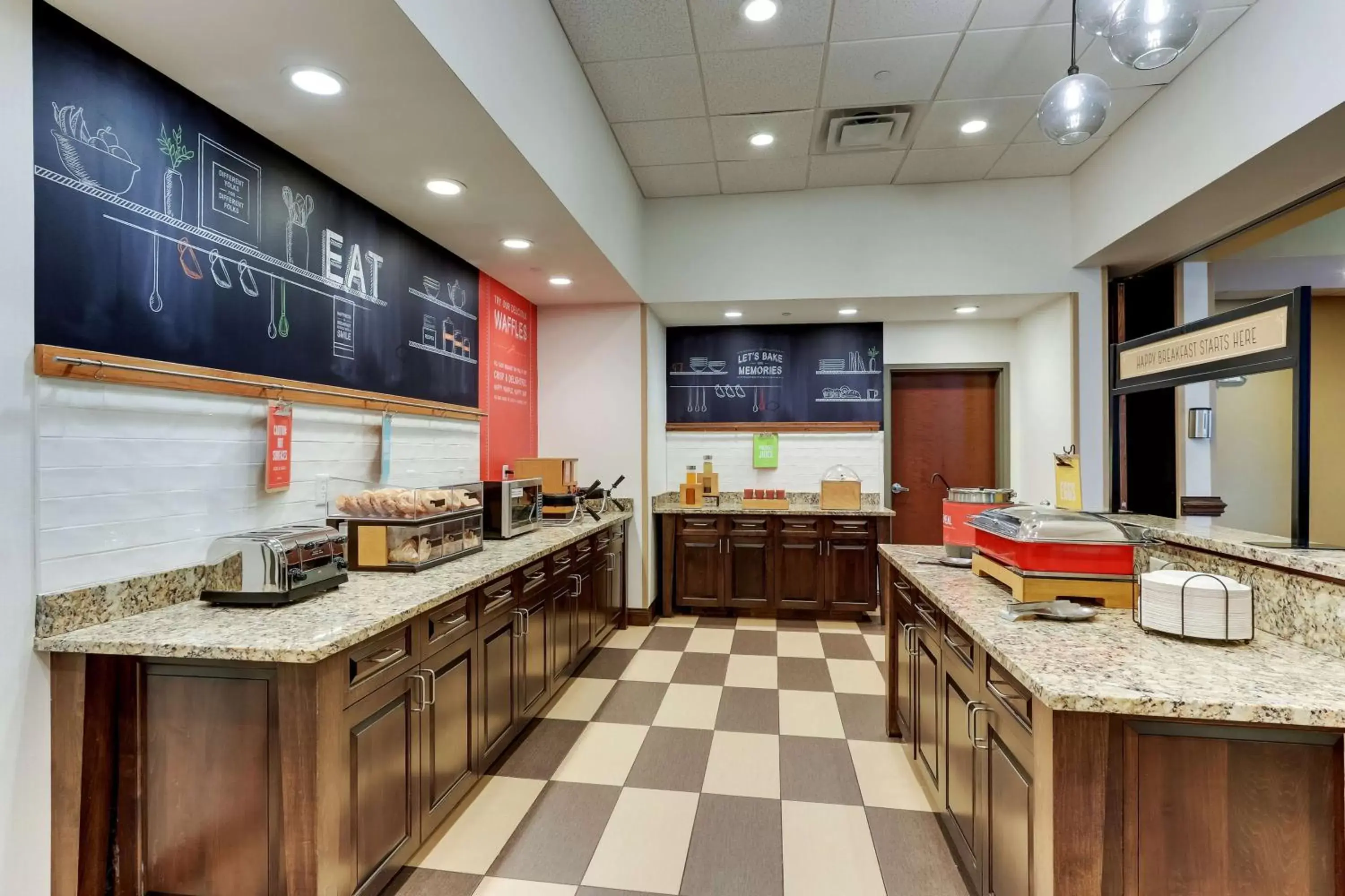 Breakfast, Kitchen/Kitchenette in Hampton Inn & Suites - Hartsville, SC
