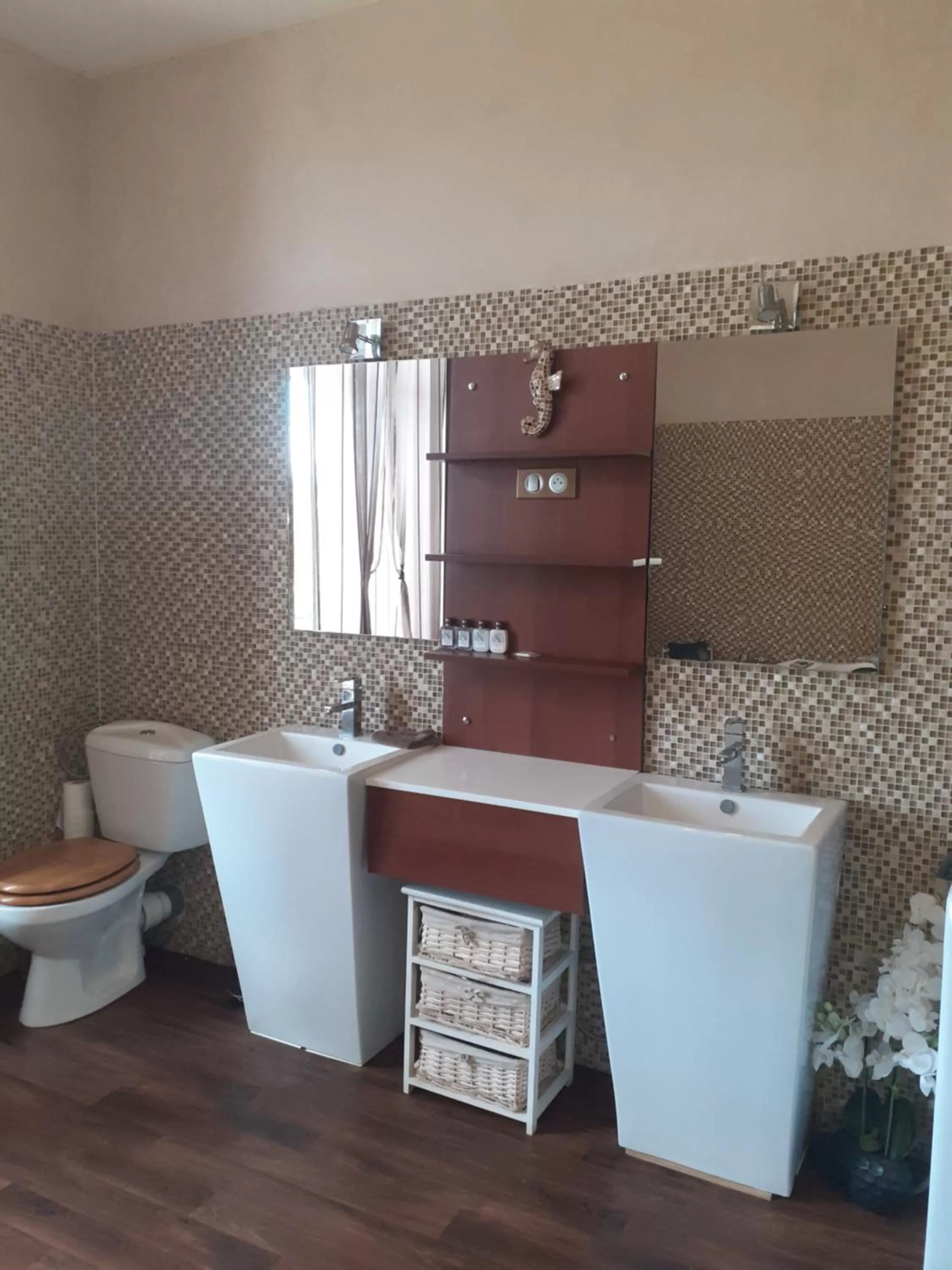 Bathroom in CHAMBRES D'HOTES DANS DOMAINE DE CHARME A EPERNAY