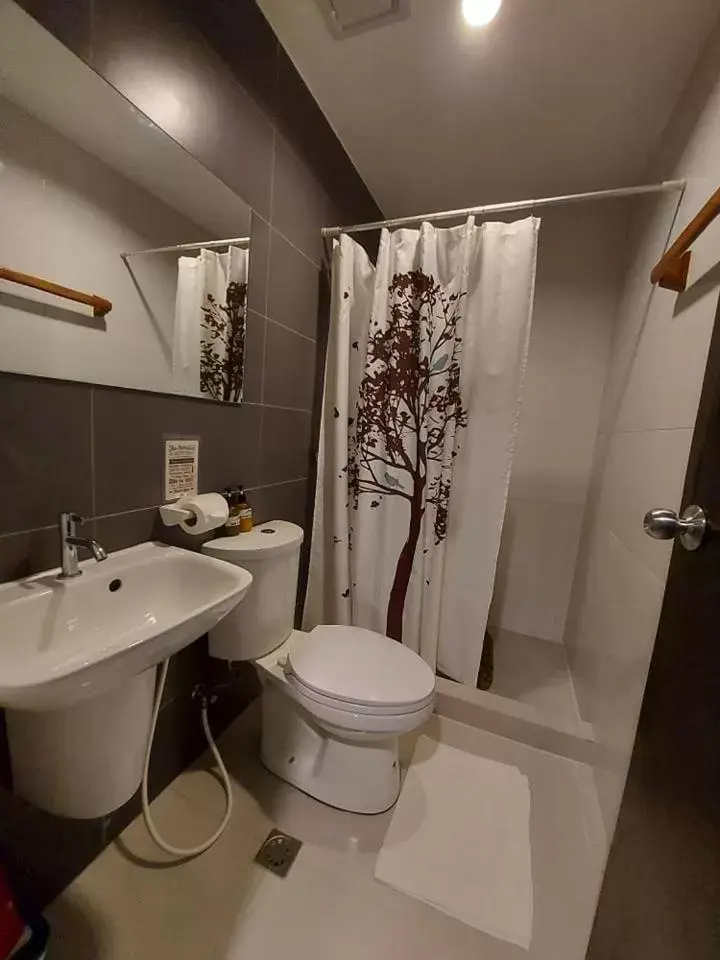 Bathroom in Acacia Garden Inn