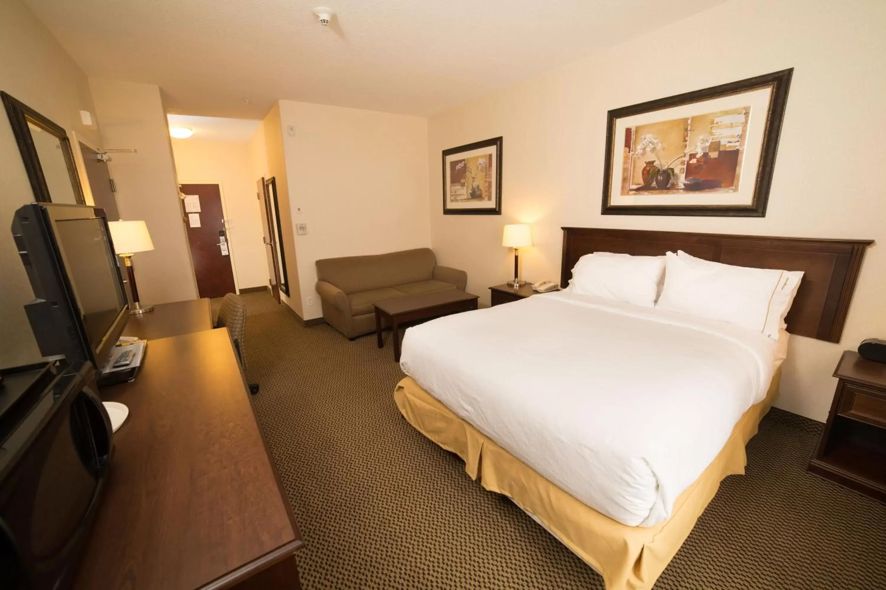 Photo of the whole room, Bed in Holiday Inn Express Hotel & Suites - Slave Lake, an IHG Hotel