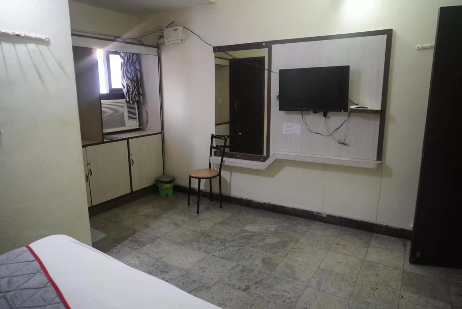 TV and multimedia, Bed in The Dolphin Park Hotel, Virugambakkam