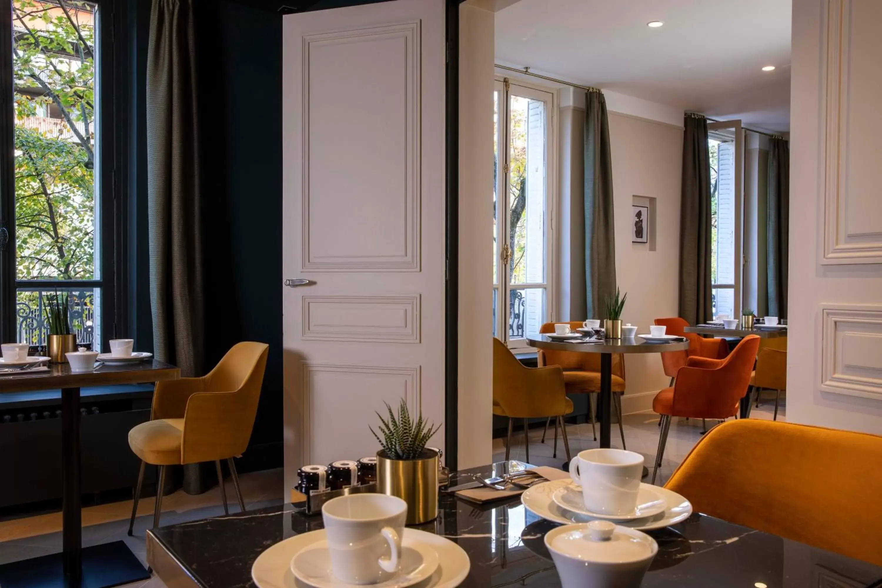 Restaurant/Places to Eat in Hôtel Aiglon