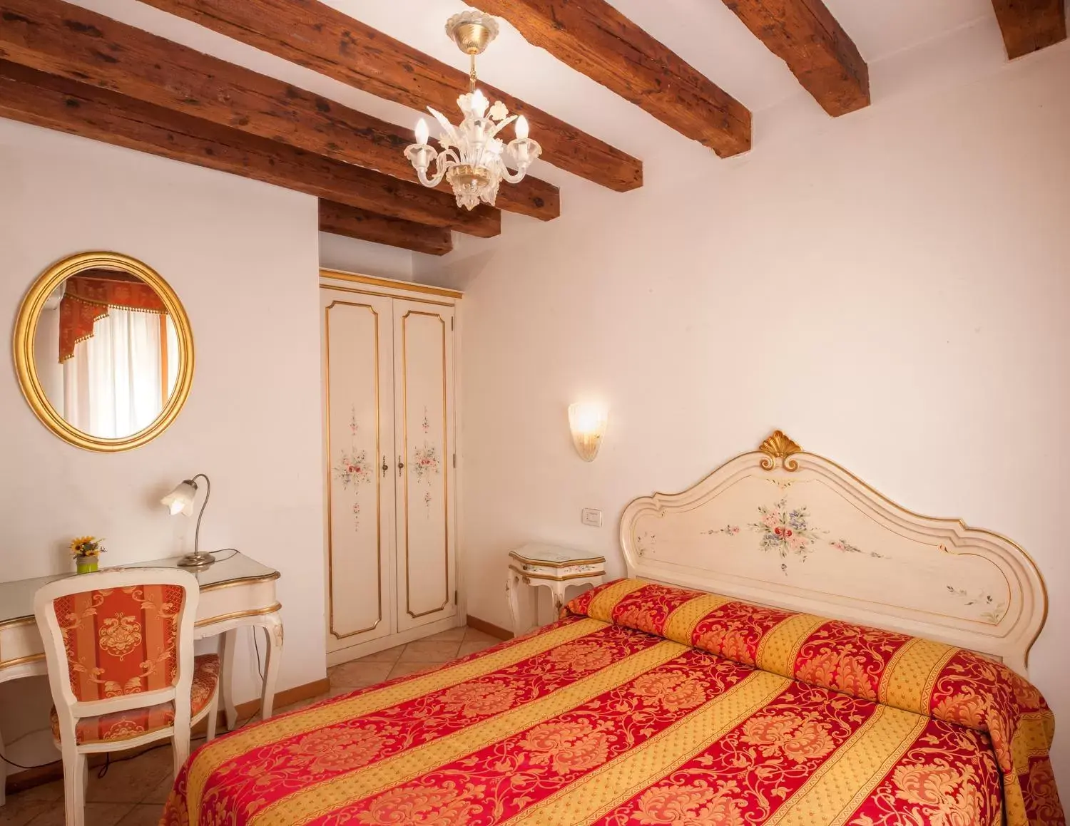 Photo of the whole room, Bed in Hotel Il Mercante di Venezia