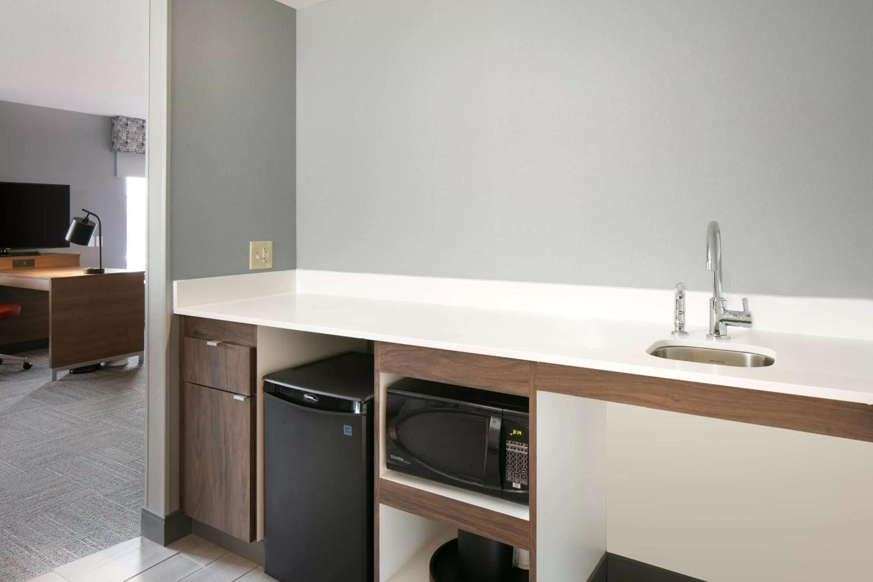 Photo of the whole room in Hampton Inn Dubuque